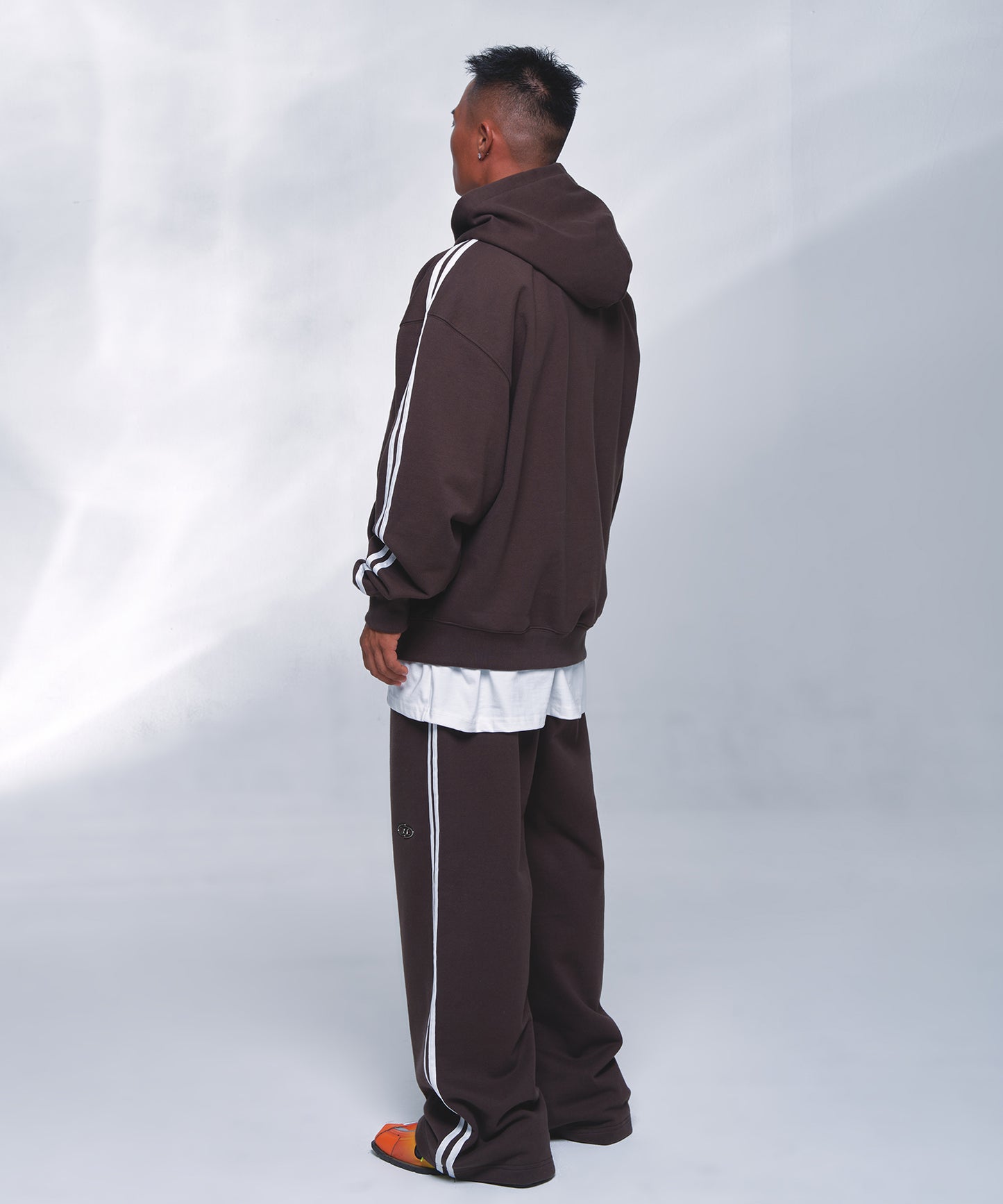 CHROME B LOGO TRACK LINE WIDE PANTS [BROWN]