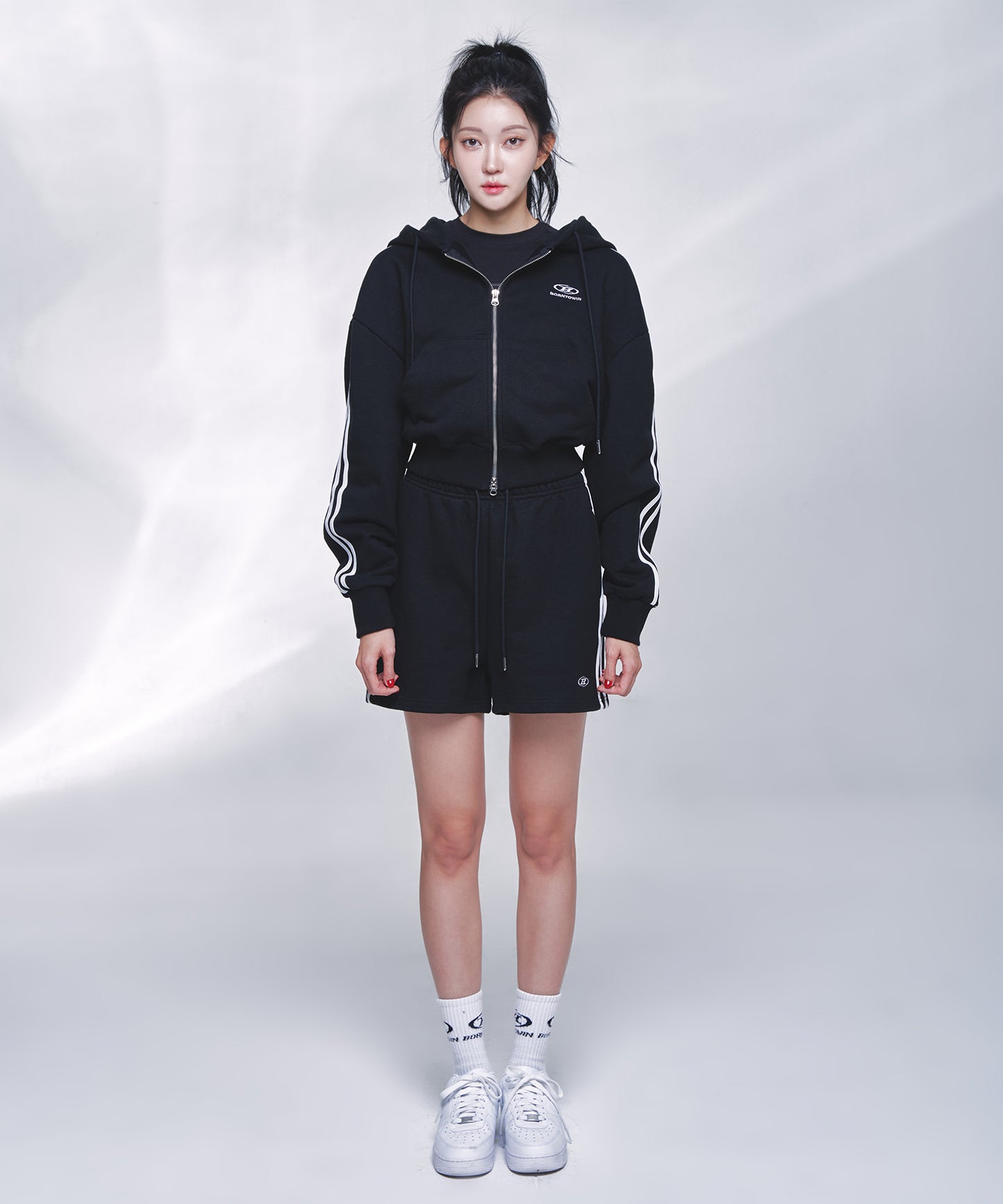 TRACK LINE B LOGO CROP ZIP-UP HOODIE [BLACK]