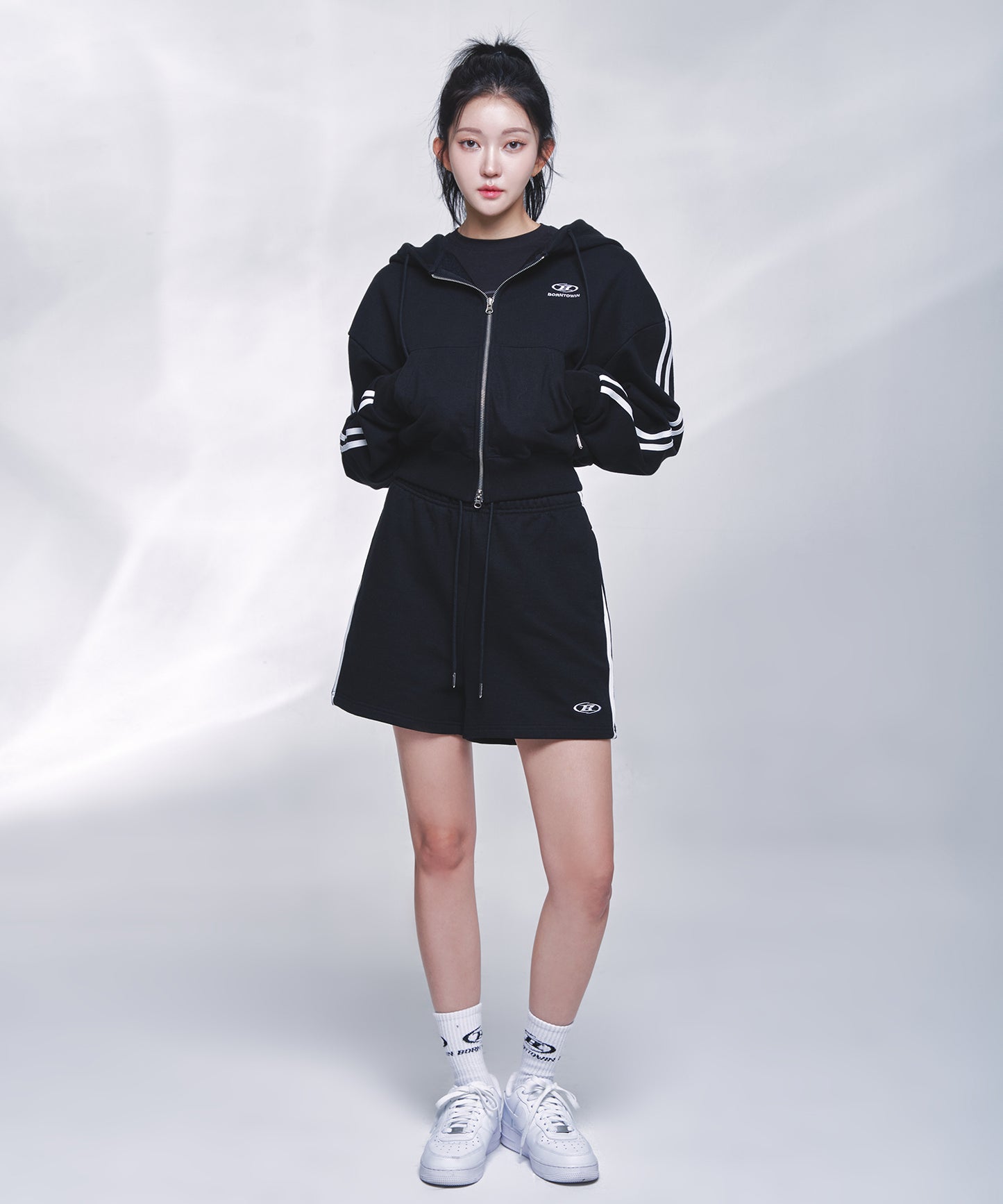 TRACK LINE B LOGO CROP ZIP-UP HOODIE [BLACK]