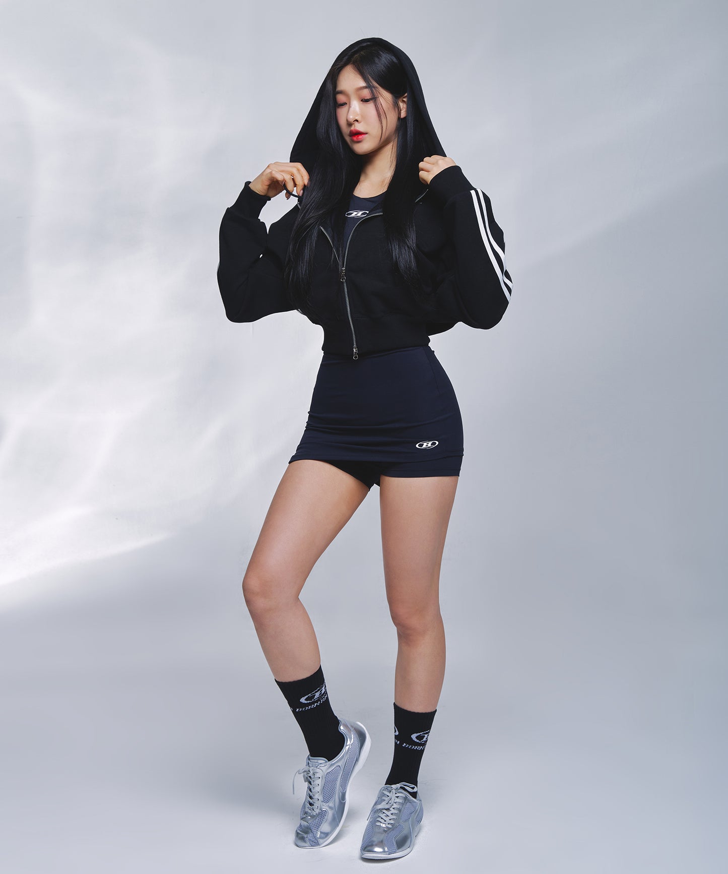 TRACK LINE B LOGO CROP ZIP-UP HOODIE [BLACK]