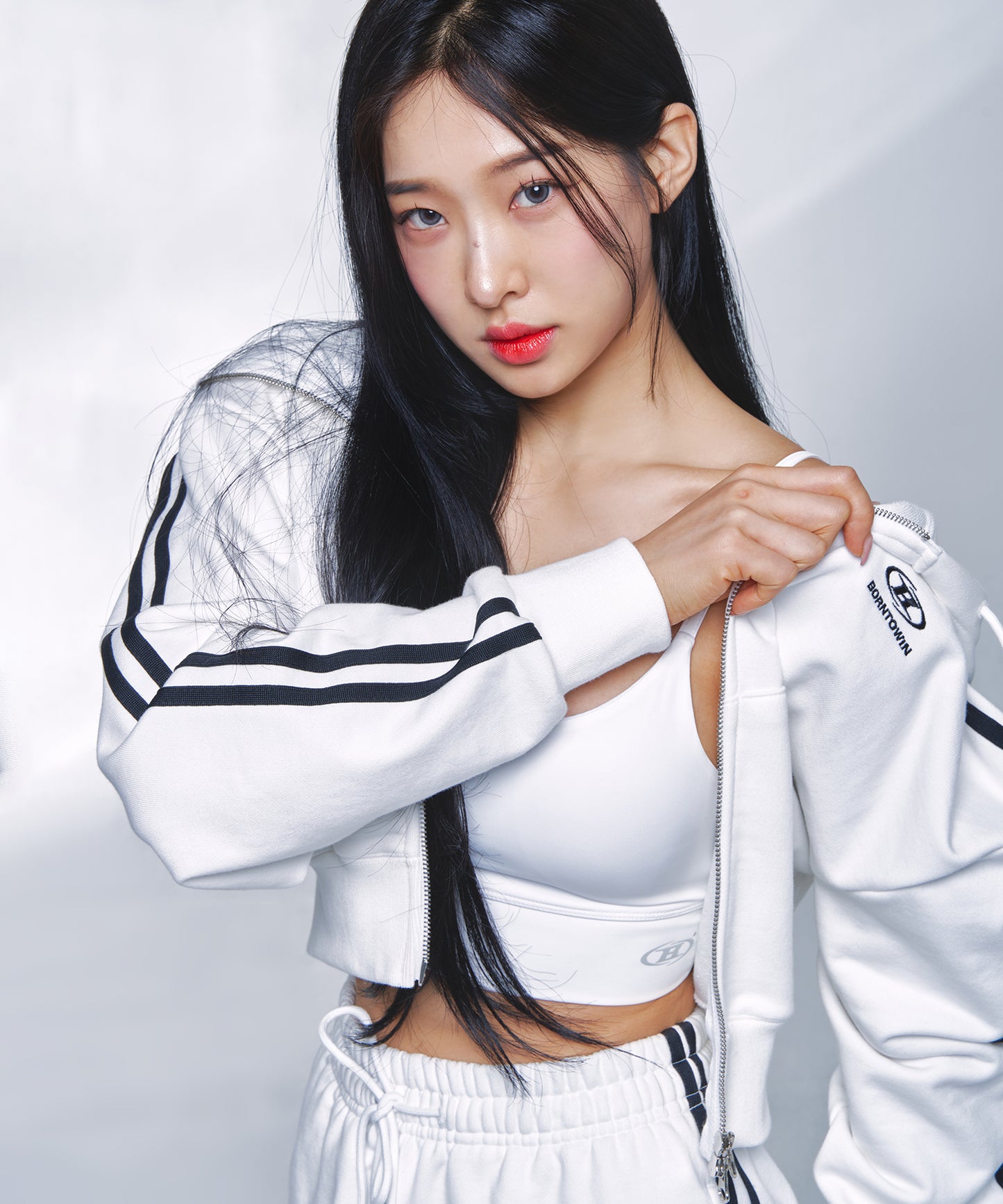 TRACK LINE B LOGO CROP ZIP-UP HOODIE [IVORY]