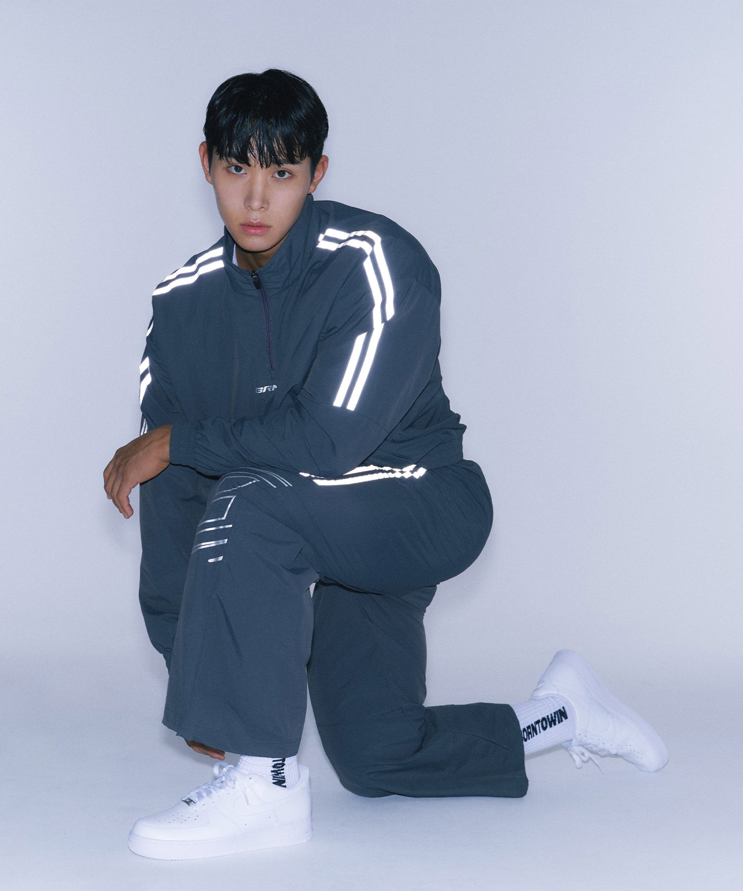 REFLECTIVE LINE BIG SYMBOL ANORAK JACKET [CHARCOAL]