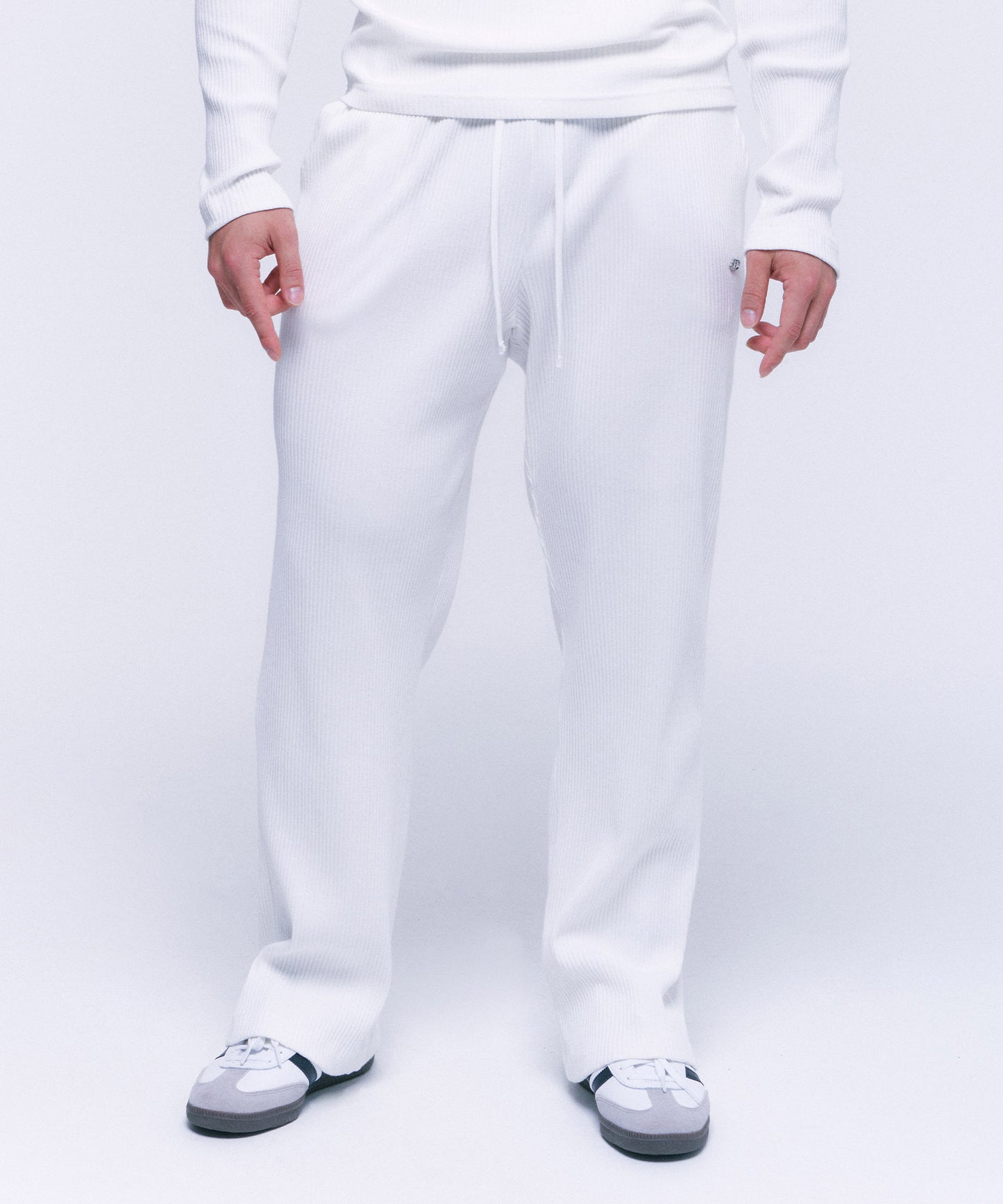 B PENDANT RIBBED SEMI WIDE PANTS [WHITE]