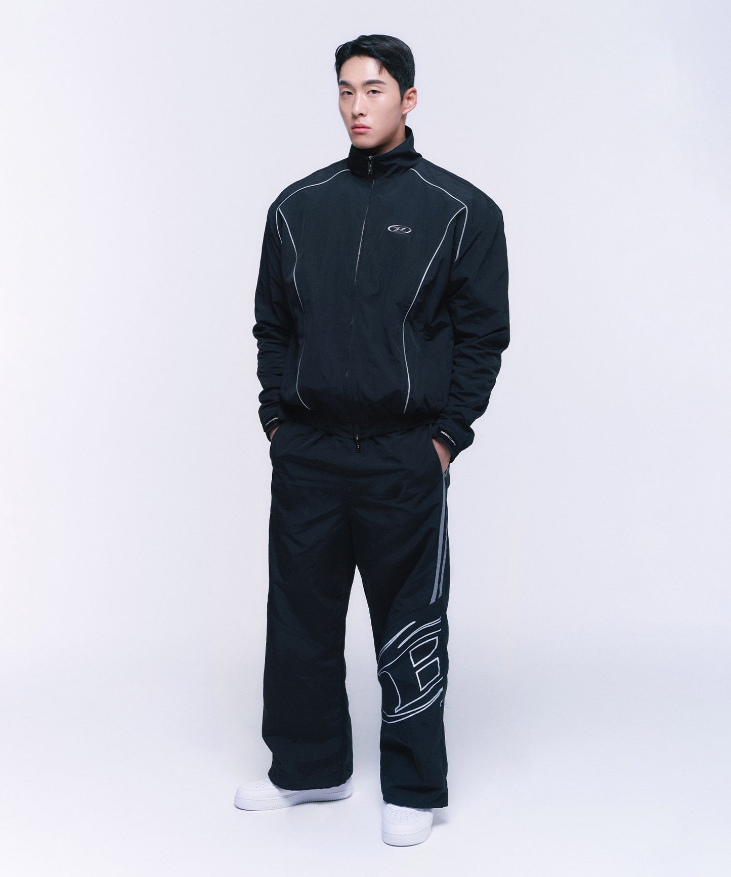 REFLECTIVE LINE BIG SYMBOL WIDE PANTS [BLACK]