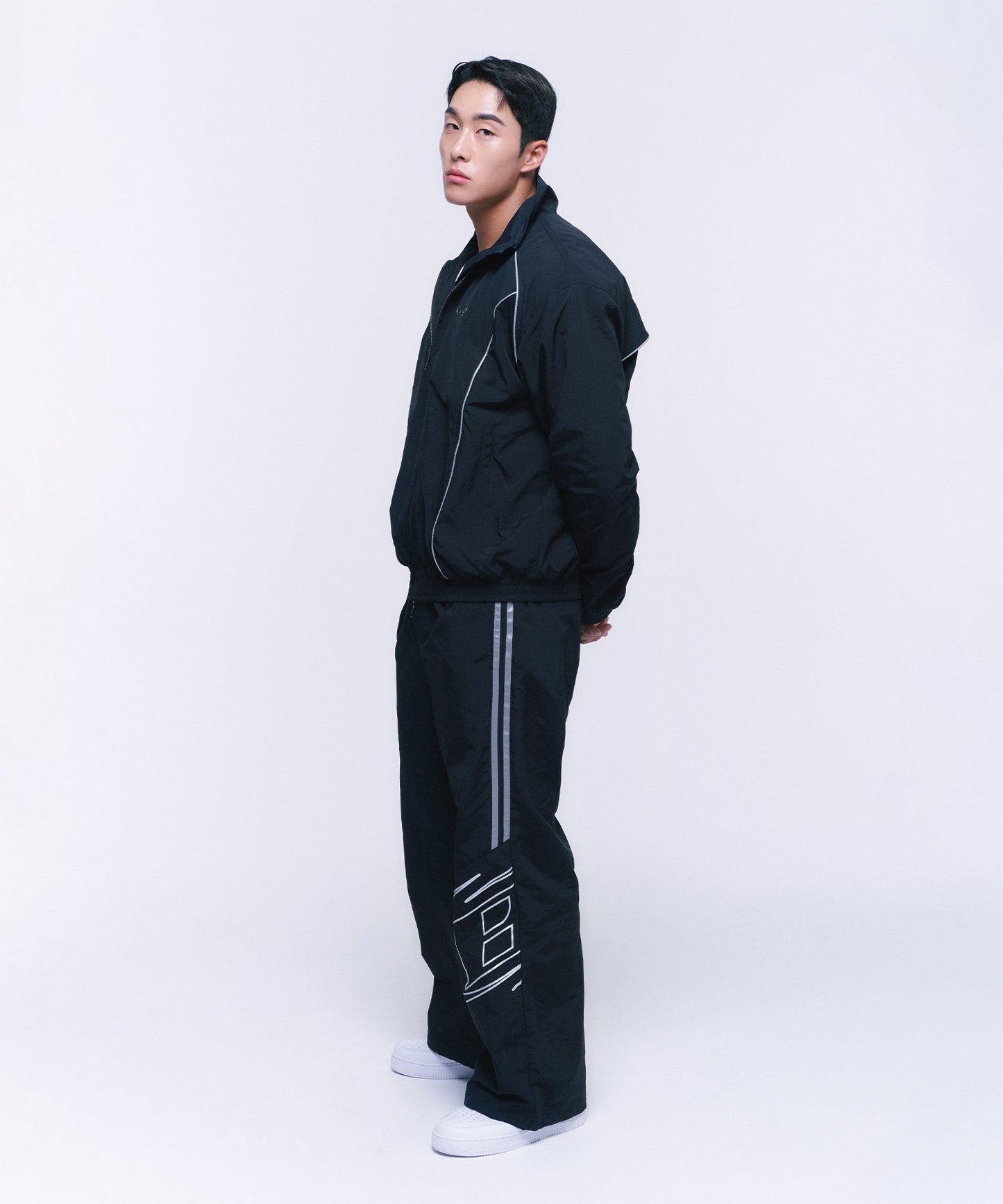 REFLECTIVE LINE BIG SYMBOL WIDE PANTS [BLACK]