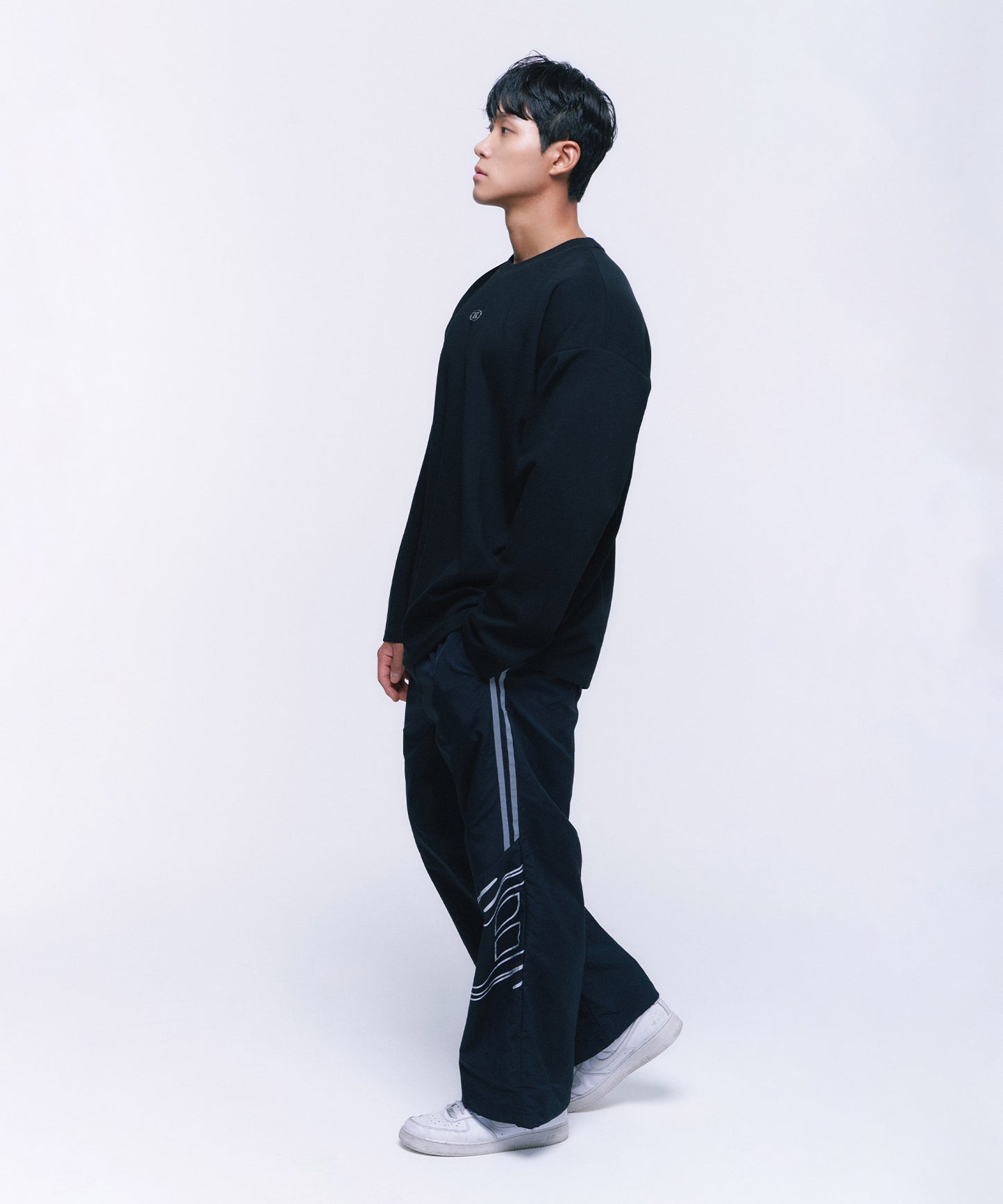 REFLECTIVE LINE BIG SYMBOL WIDE PANTS [BLACK]