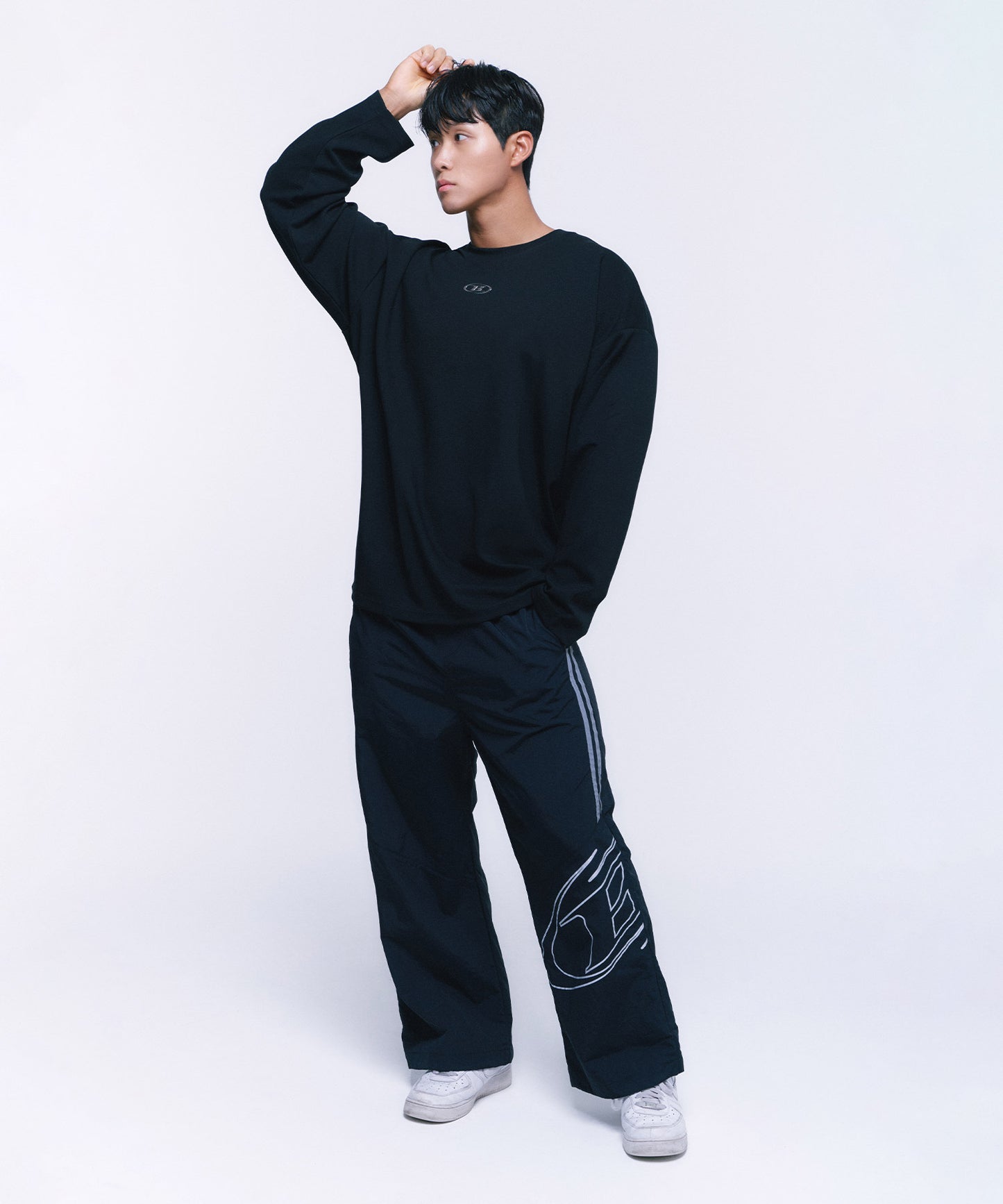 REFLECTIVE LINE BIG SYMBOL WIDE PANTS [BLACK]