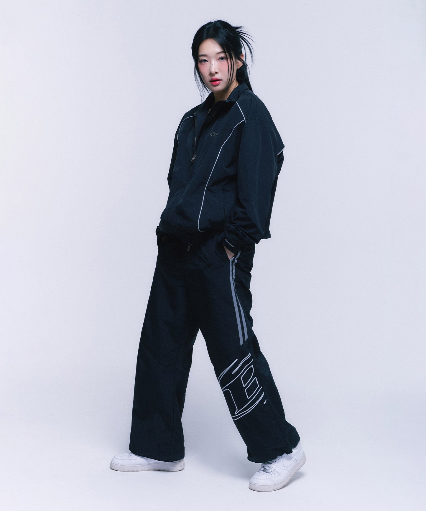 REFLECTIVE LINE BIG SYMBOL WIDE PANTS [BLACK]