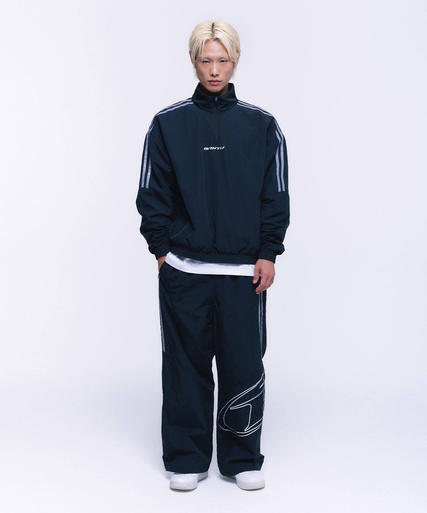 REFLECTIVE LINE BIG SYMBOL WIDE PANTS [BLACK]