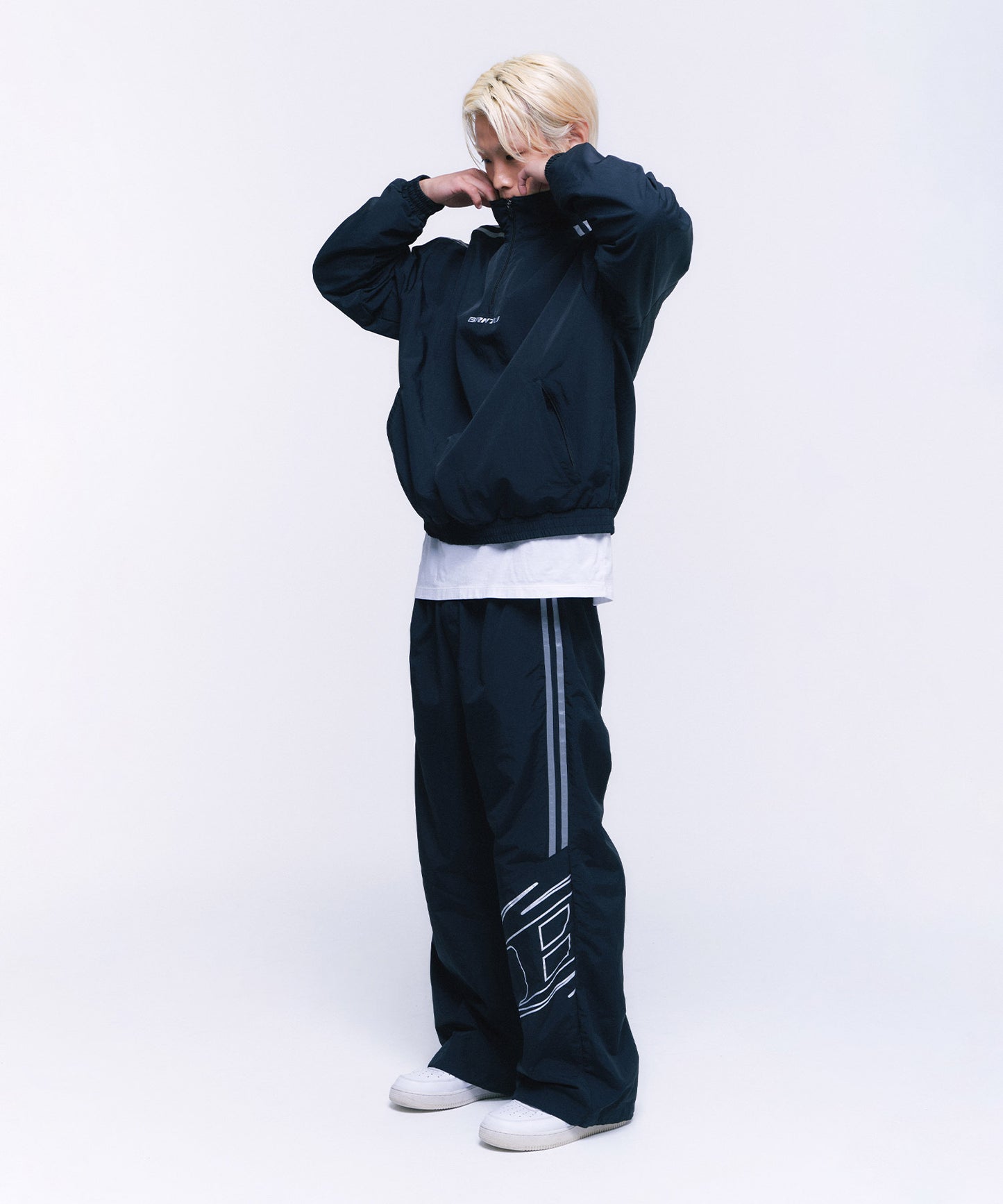 REFLECTIVE LINE BIG SYMBOL WIDE PANTS [BLACK]