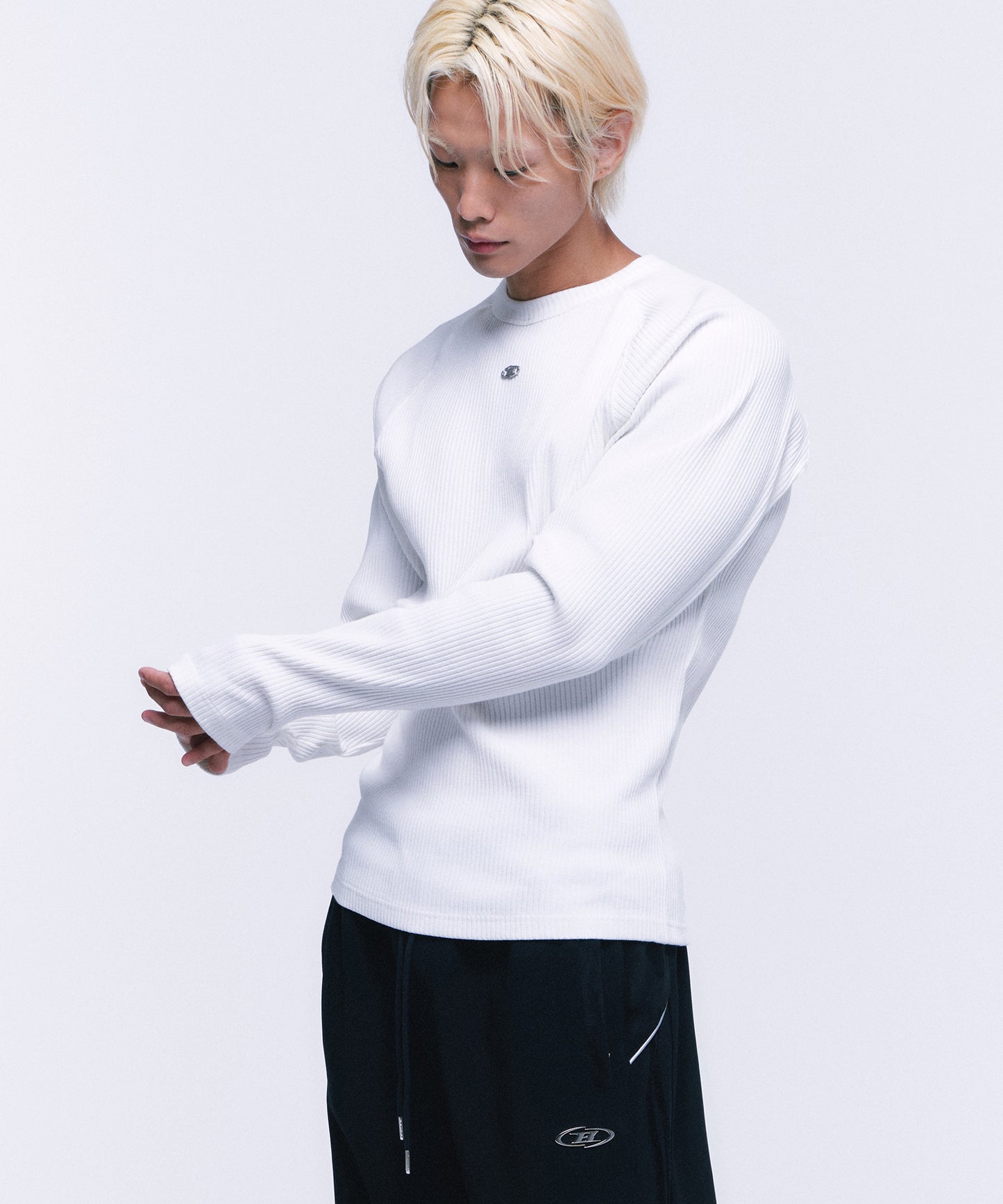 B PENDANT RIBBED LONGSLEEVE [WHITE]