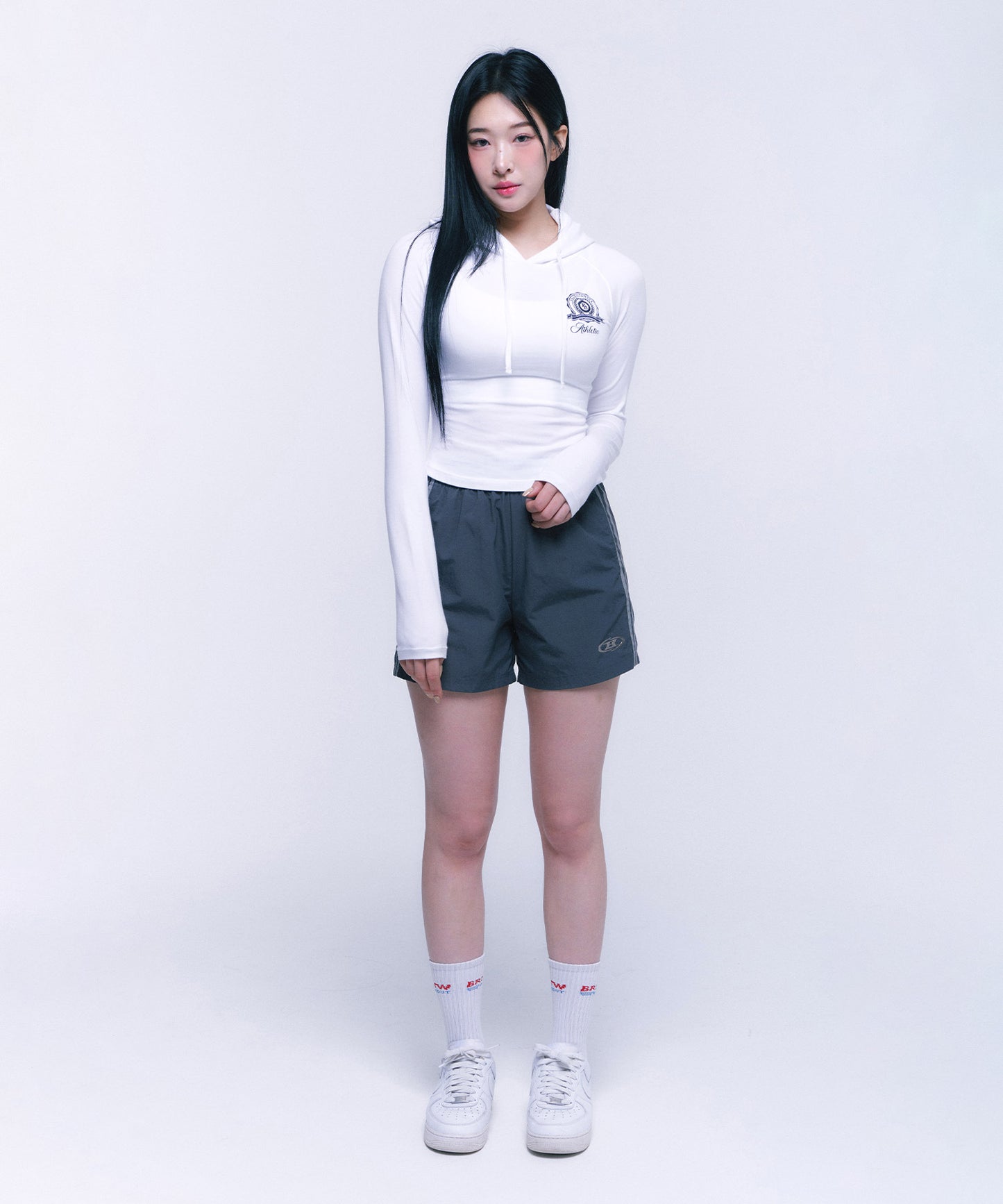 ATHLETIC EMBLEM SLIM HOODIE [WHITE]