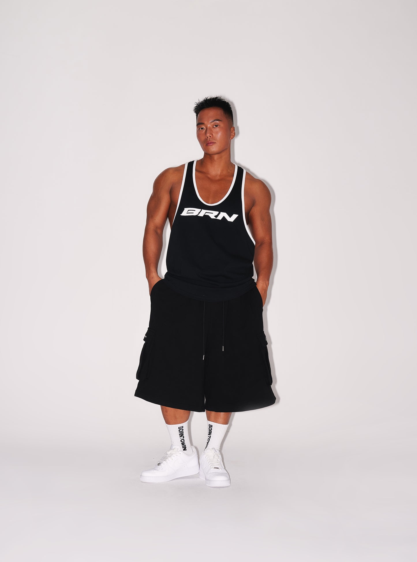 BRN NEW DEEP FIT SLEEVELESS [BLACK]