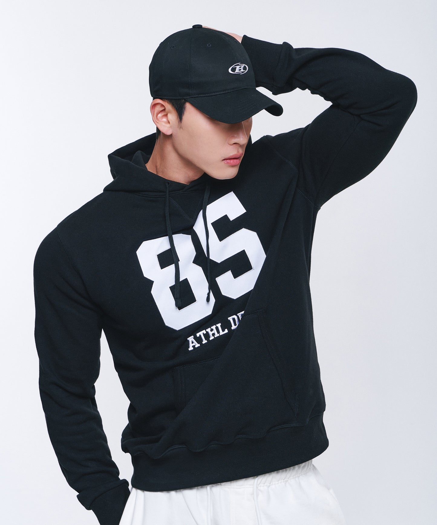 85 APPLIQUE MUSCLE FIT HOODIE [BLACK]