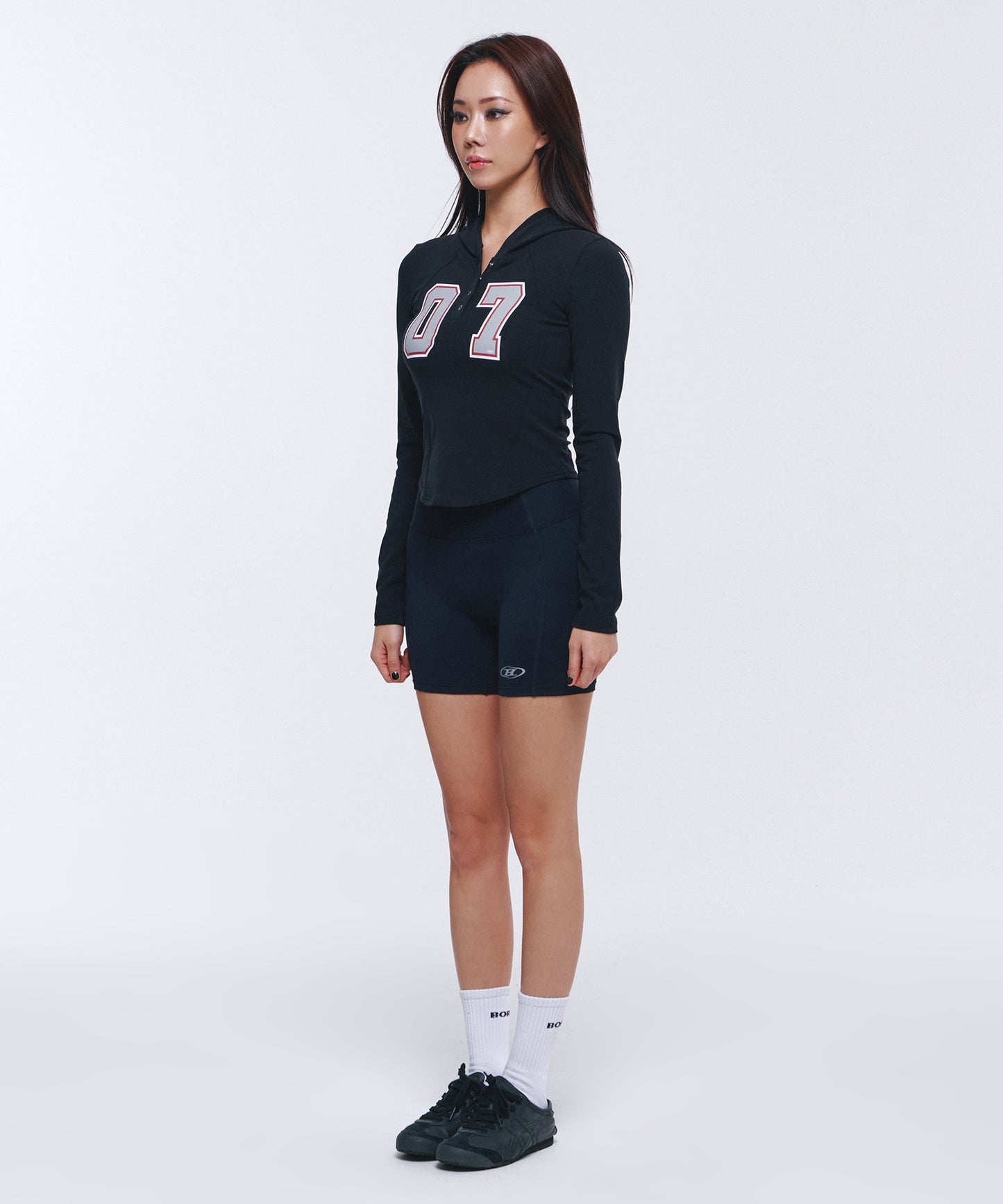 W NUMBER PIN-TUCK SNAP HOODIE [BLACK]