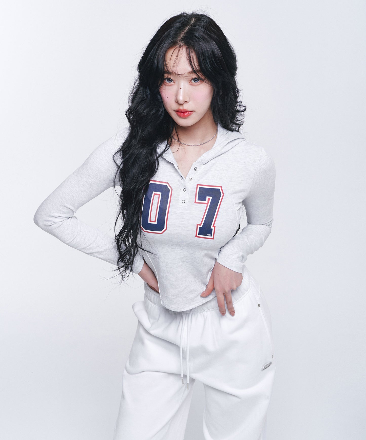W NUMBER PIN-TUCK SNAP HOODIE [WHITE MELANGE GREY]