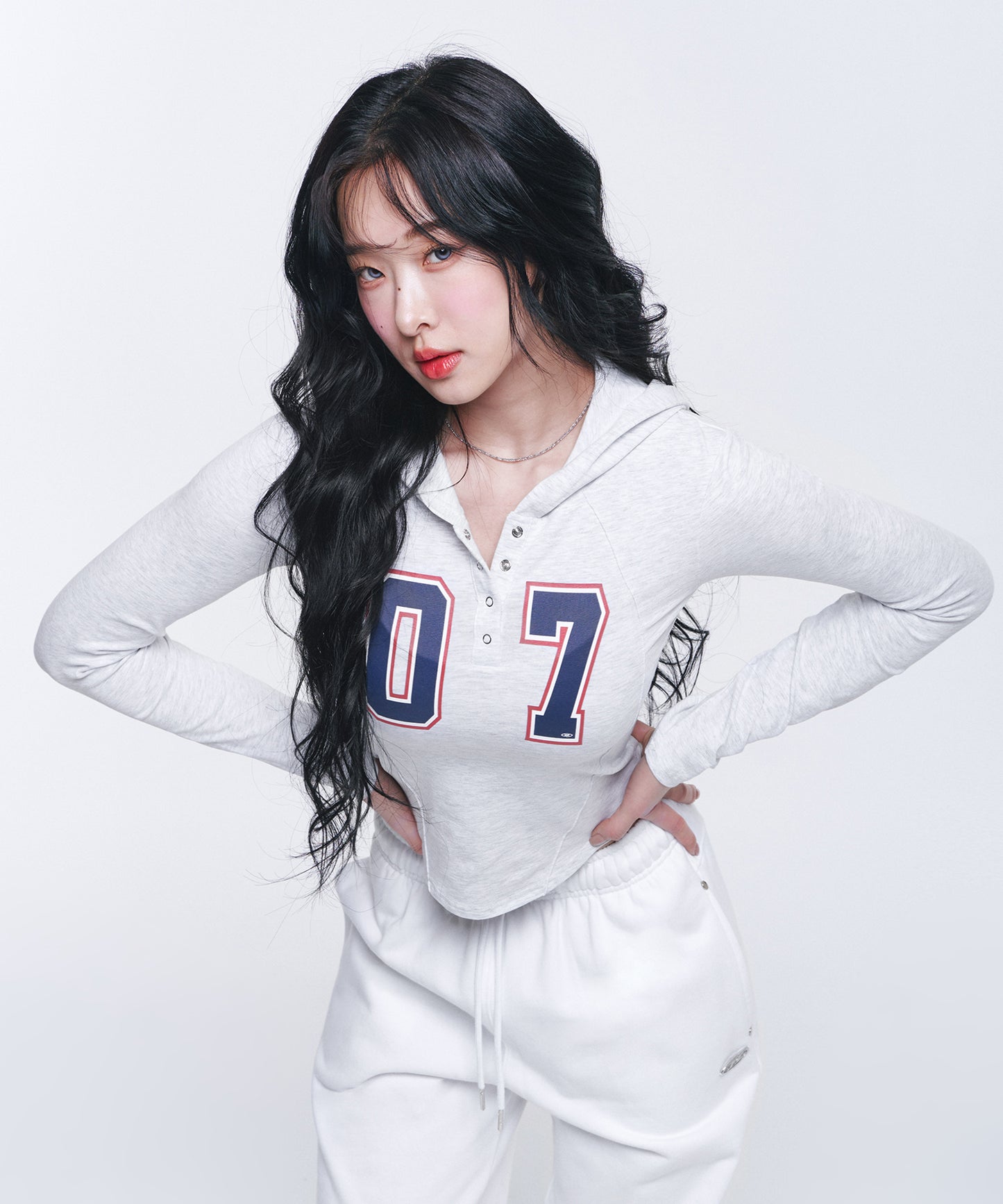 W NUMBER PIN-TUCK SNAP HOODIE [WHITE MELANGE GREY]