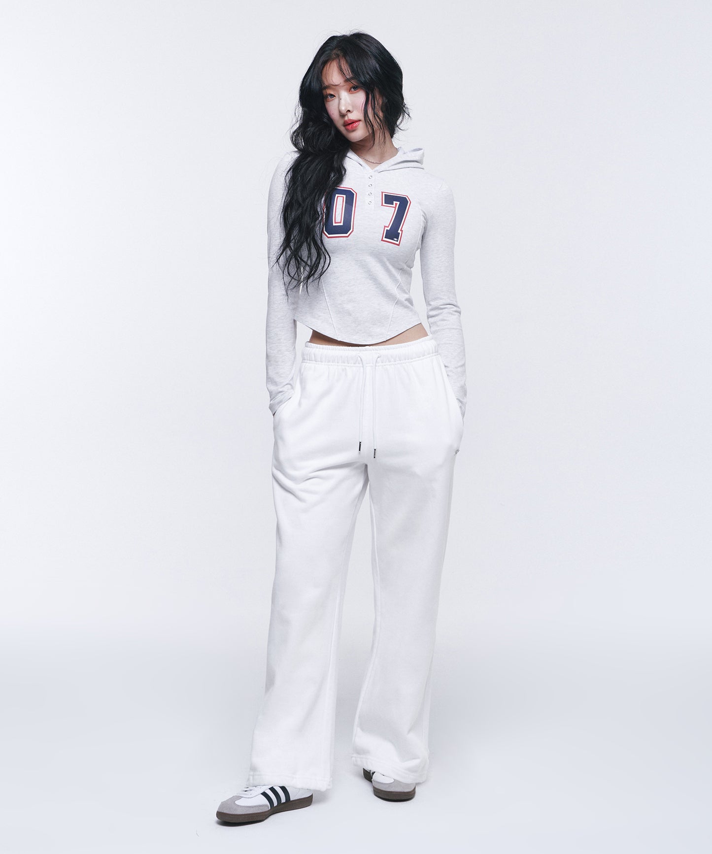 W NUMBER PIN-TUCK SNAP HOODIE [WHITE MELANGE GREY]