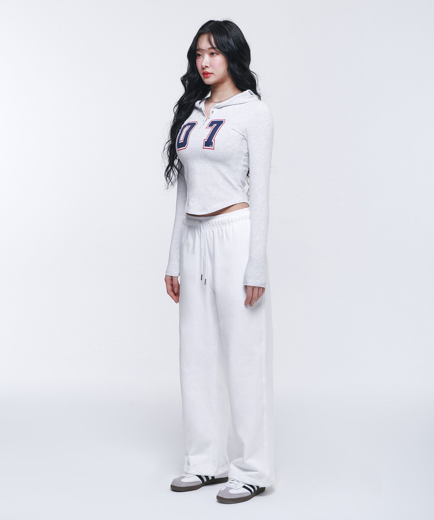 W NUMBER PIN-TUCK SNAP HOODIE [WHITE MELANGE GREY]
