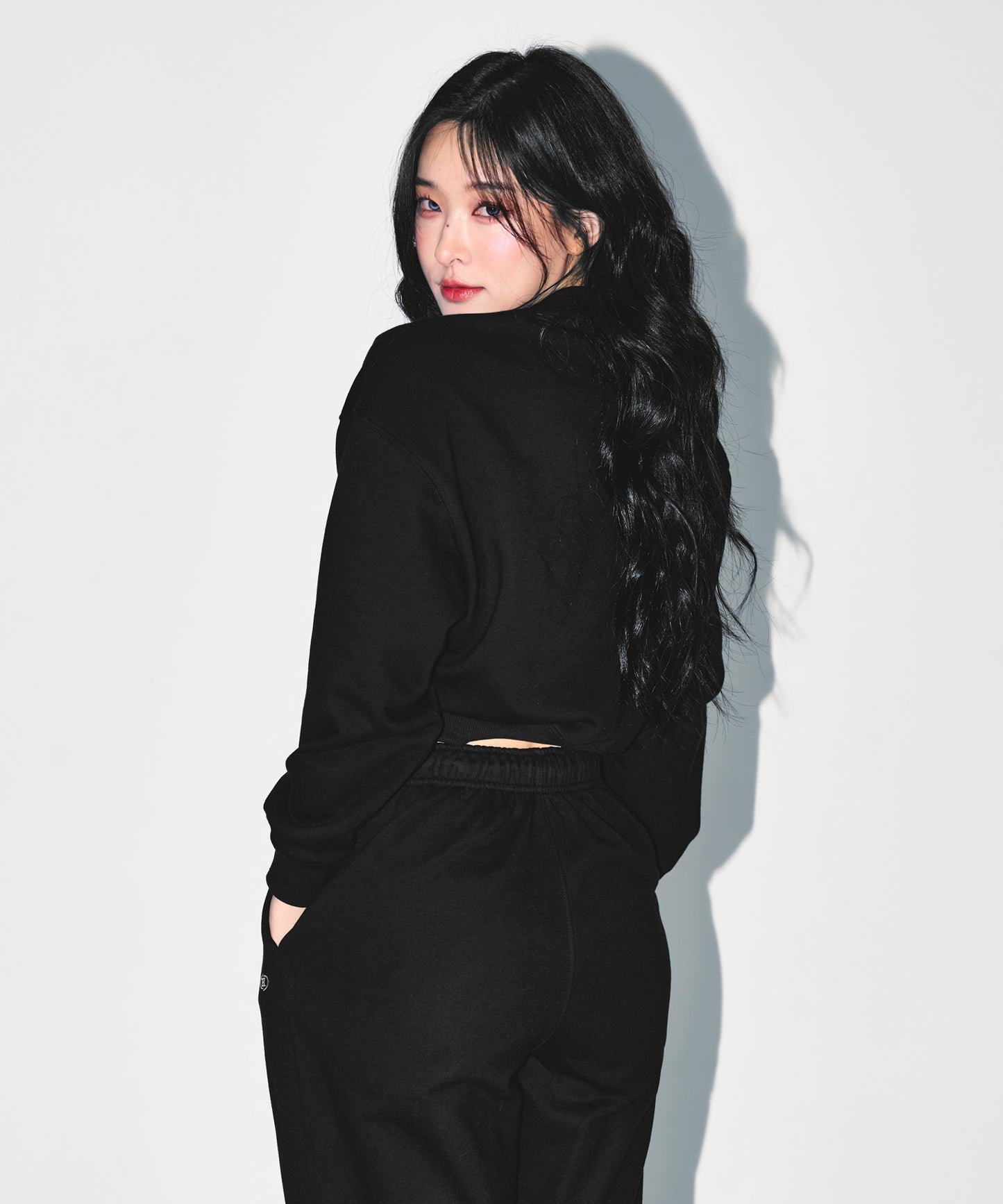 W SILVER B CROP SWEATSHIRTS [BLACK]