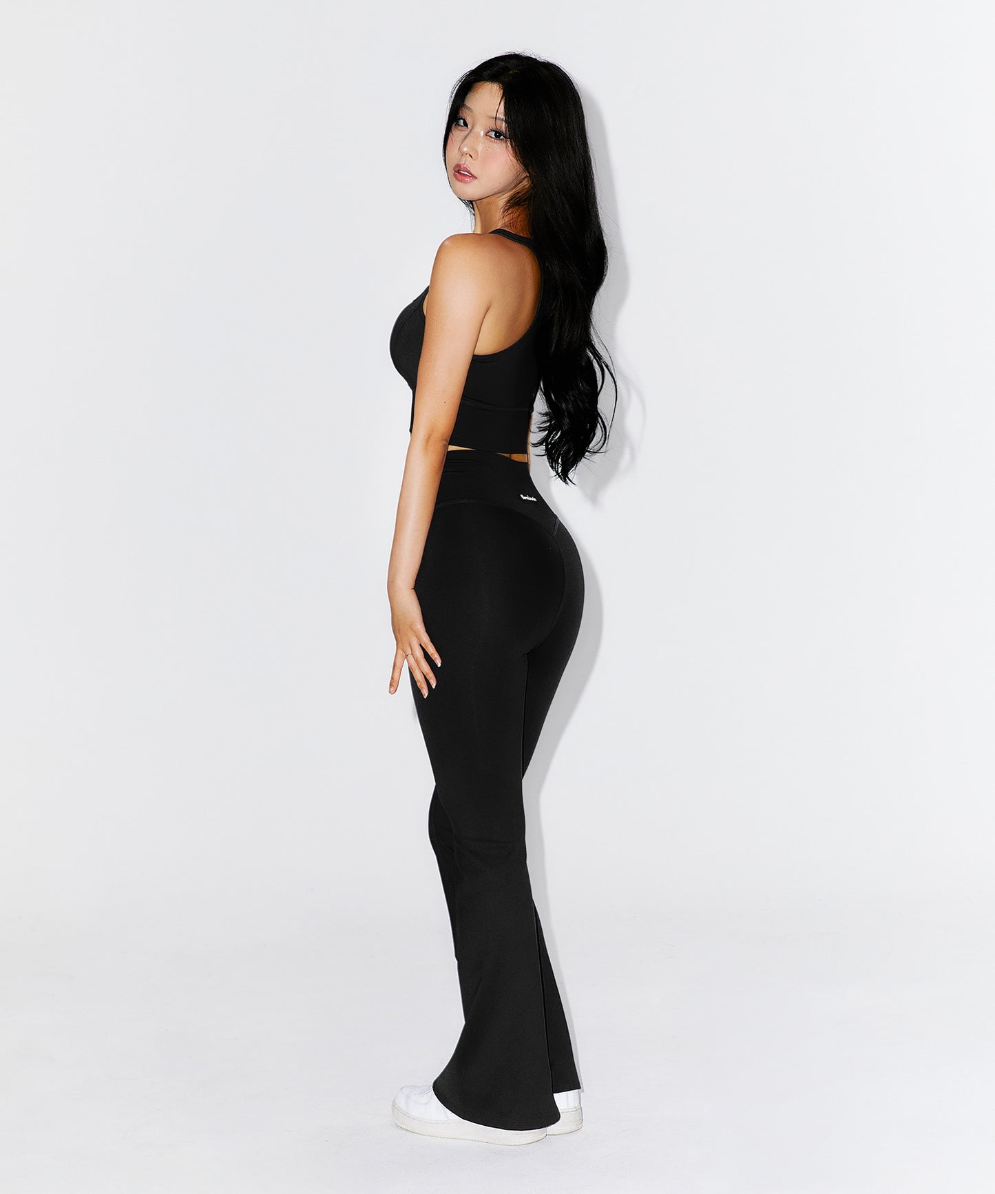 WINNER SYMBOL B BOOTS CUT LEGGINGS [BLACK]