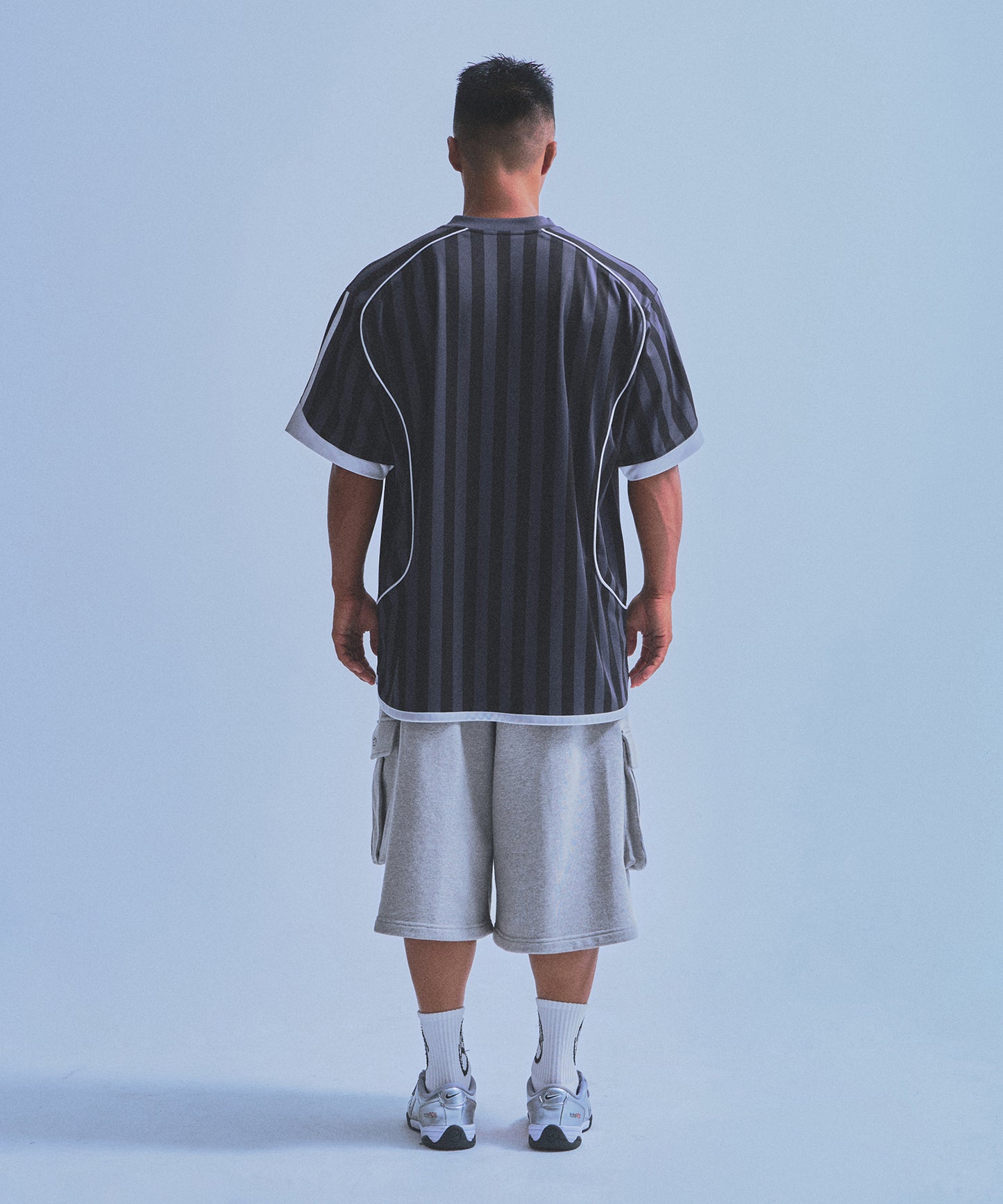SYMBOL B SOCCER STRIPE JERSEY [BLACK]
