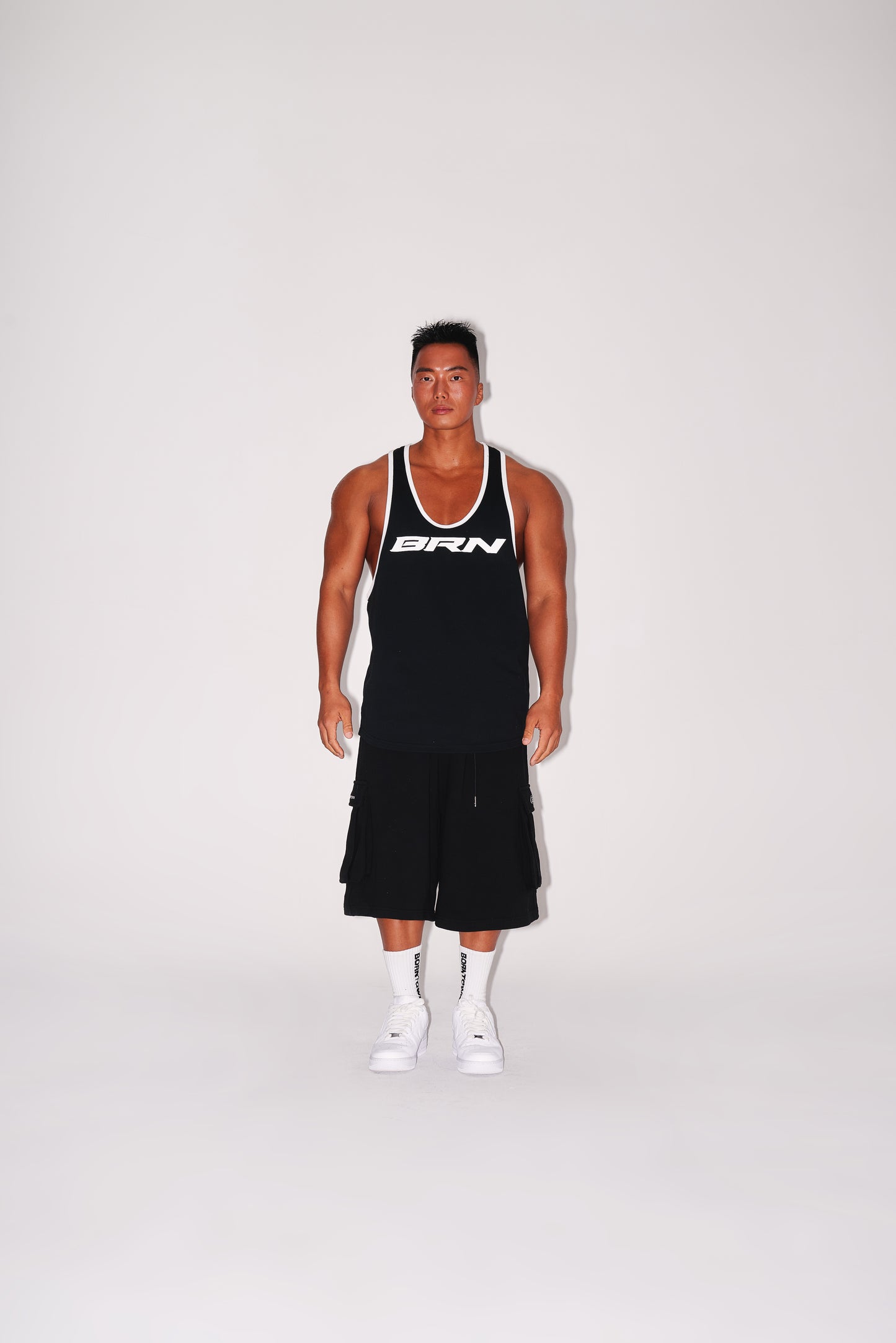 BRN NEW DEEP FIT SLEEVELESS [BLACK]