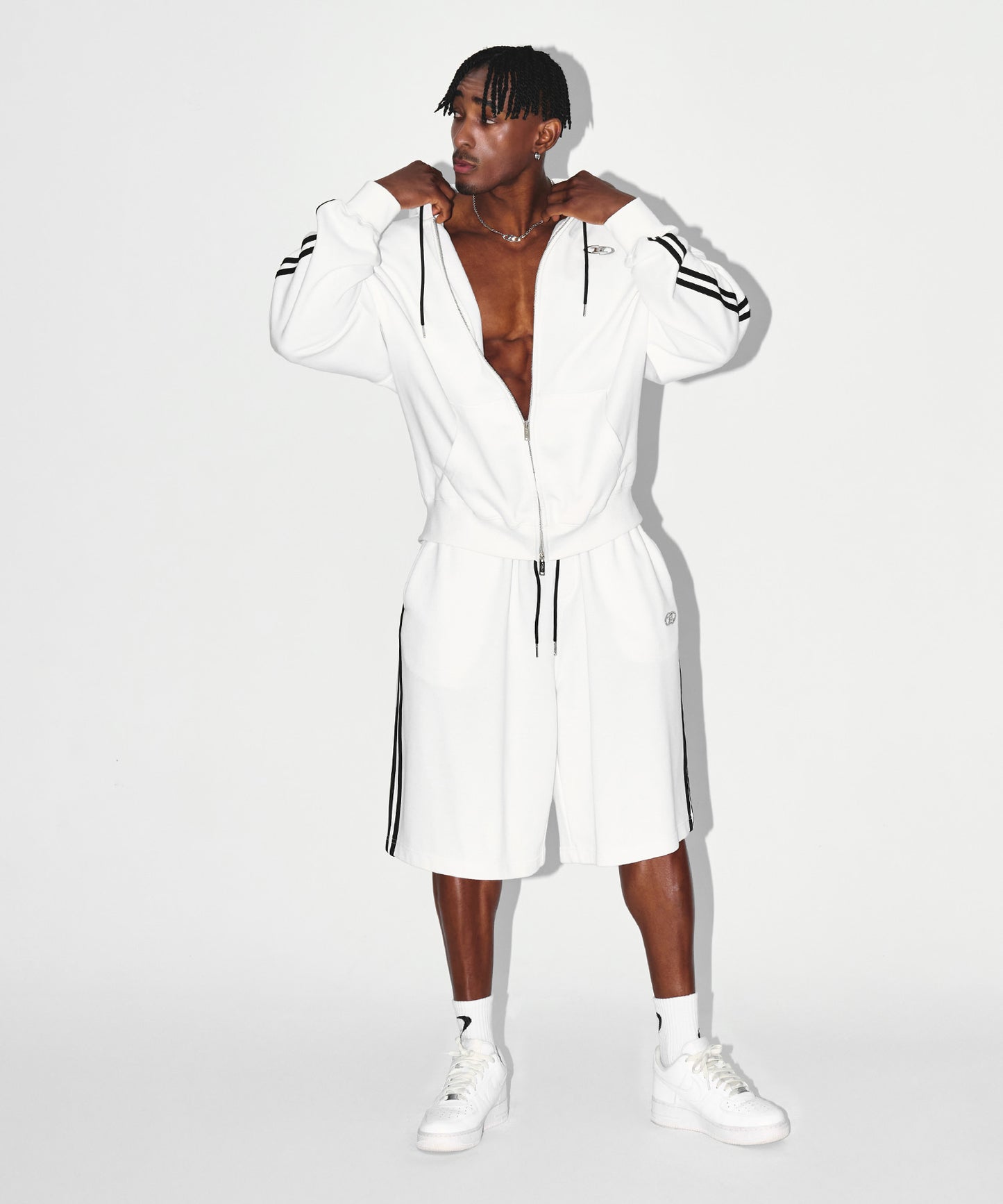 CHROME B TRACK LINE BERMUDA PANTS [WHITE]