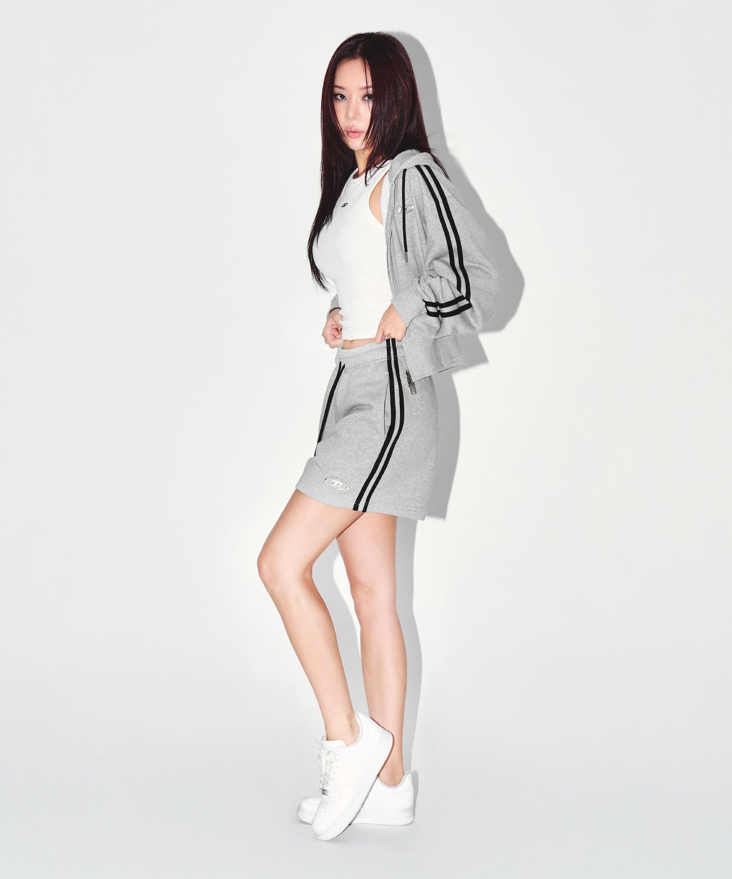 W CHROME B TRACK LINE CROP HOODIE ZIP-UP [MELANGE GREY]