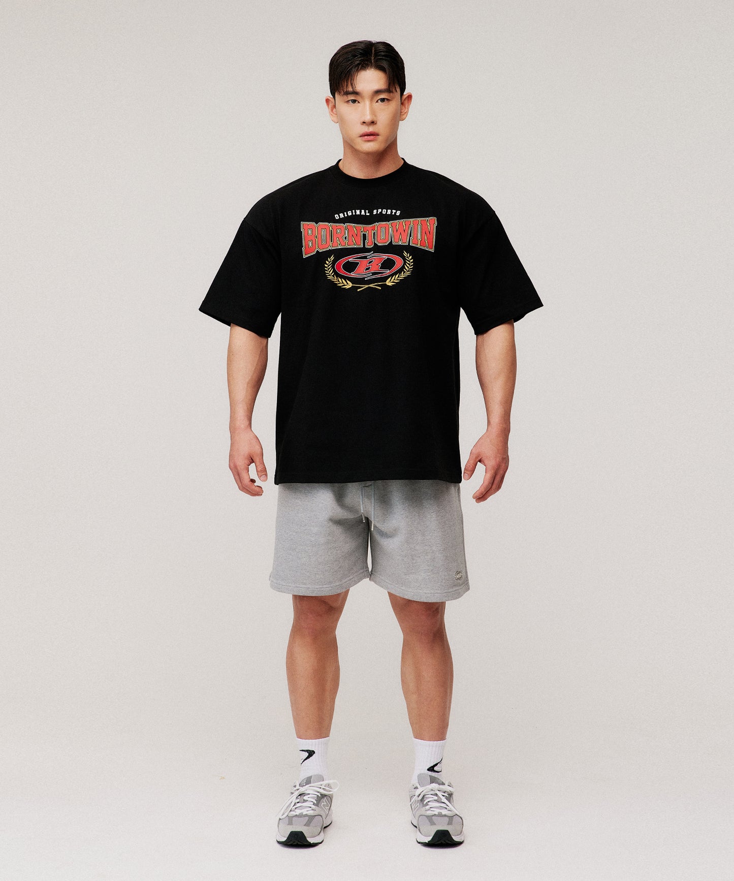 IN STOCK* SYMBOL B VICTORY SEMI OVER FIT T-SHIRTS [BLACK]