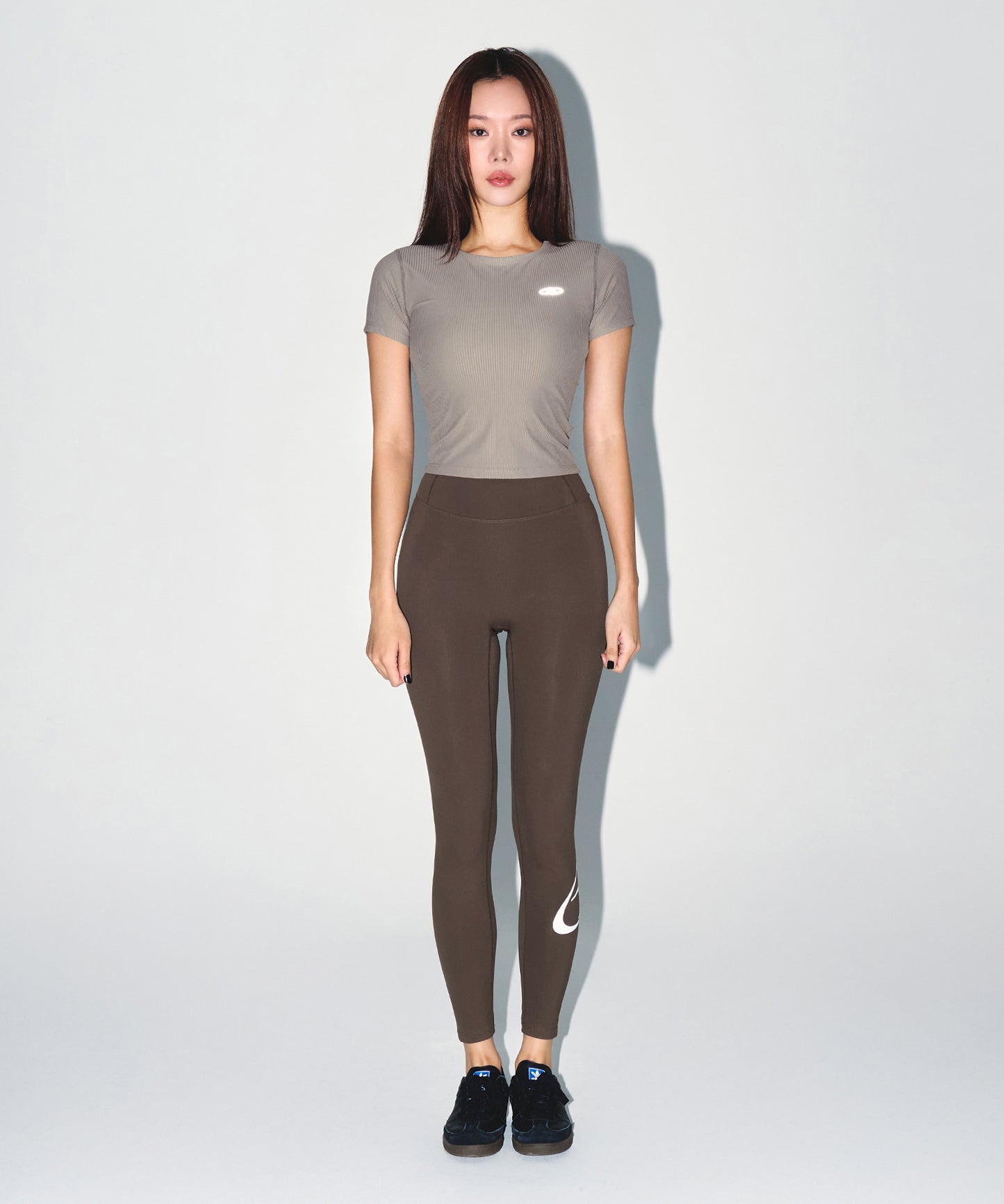 W SYMBOL B FLEECE LONG LEGGINGS [BROWN]