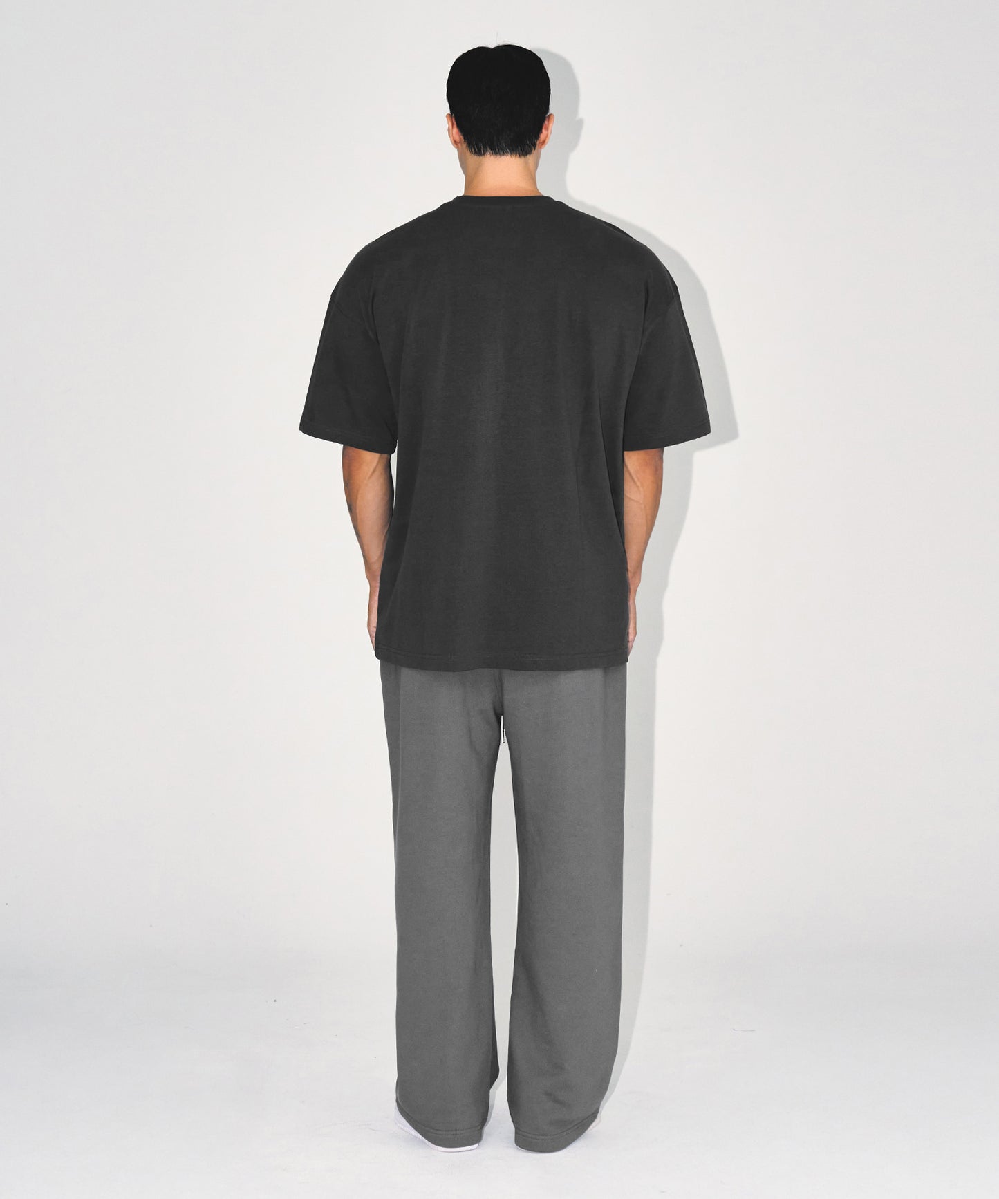 EMBLEM LOGO SEMI OVER FIT T-SHIRTS [CHARCOAL]