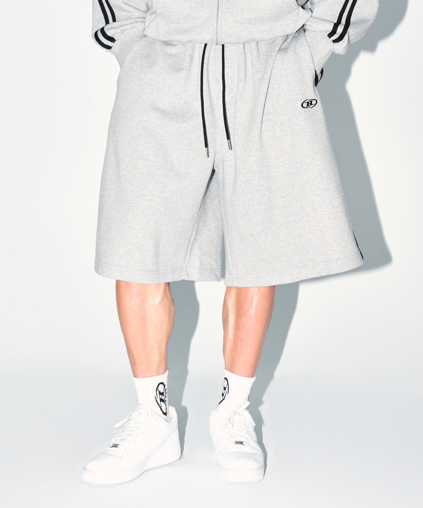 CHROME B TRACK LINE BERMUDA PANTS [MELANGE GREY]