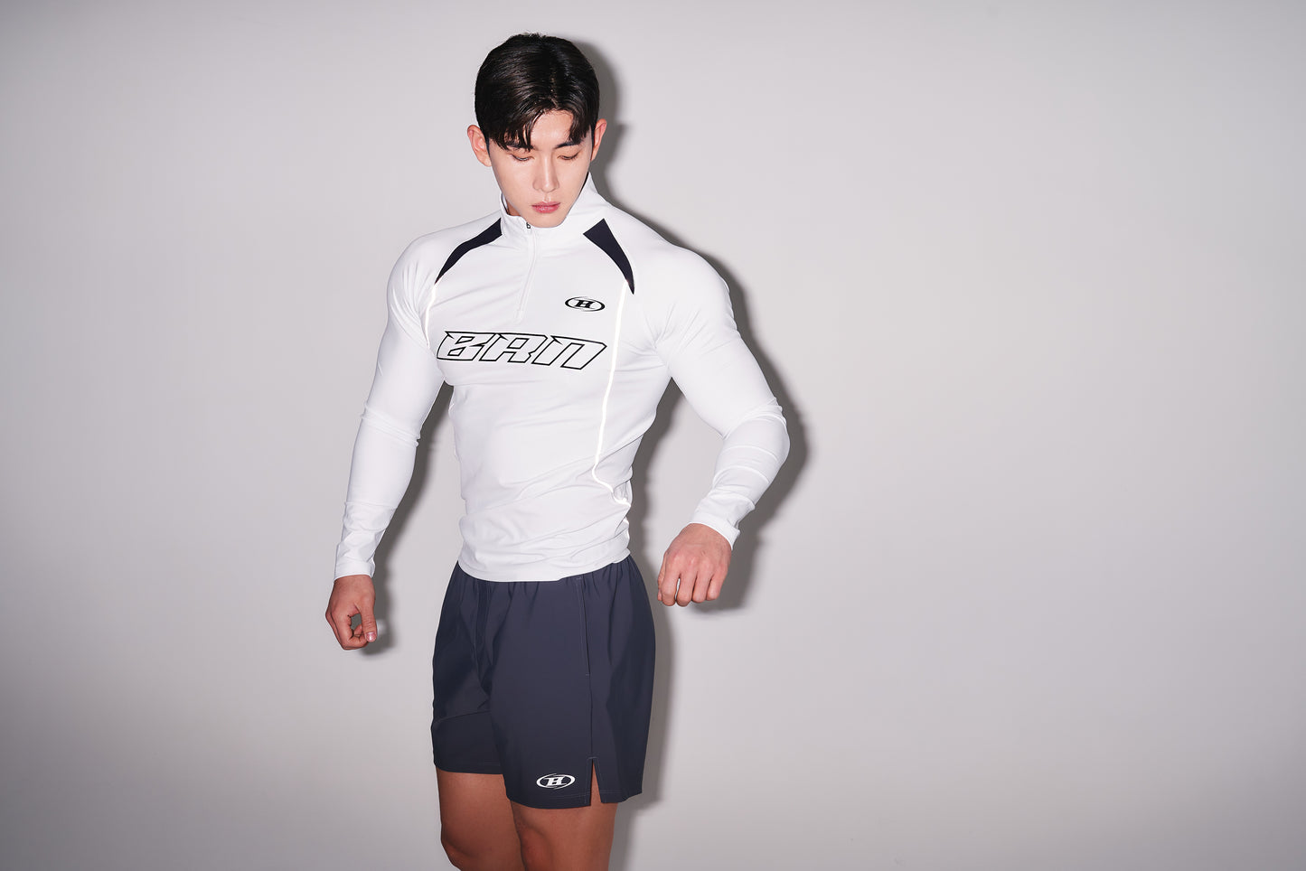 BRN SILVER LINE HALF ZIP UP LONG SLEEVE [WHITE]