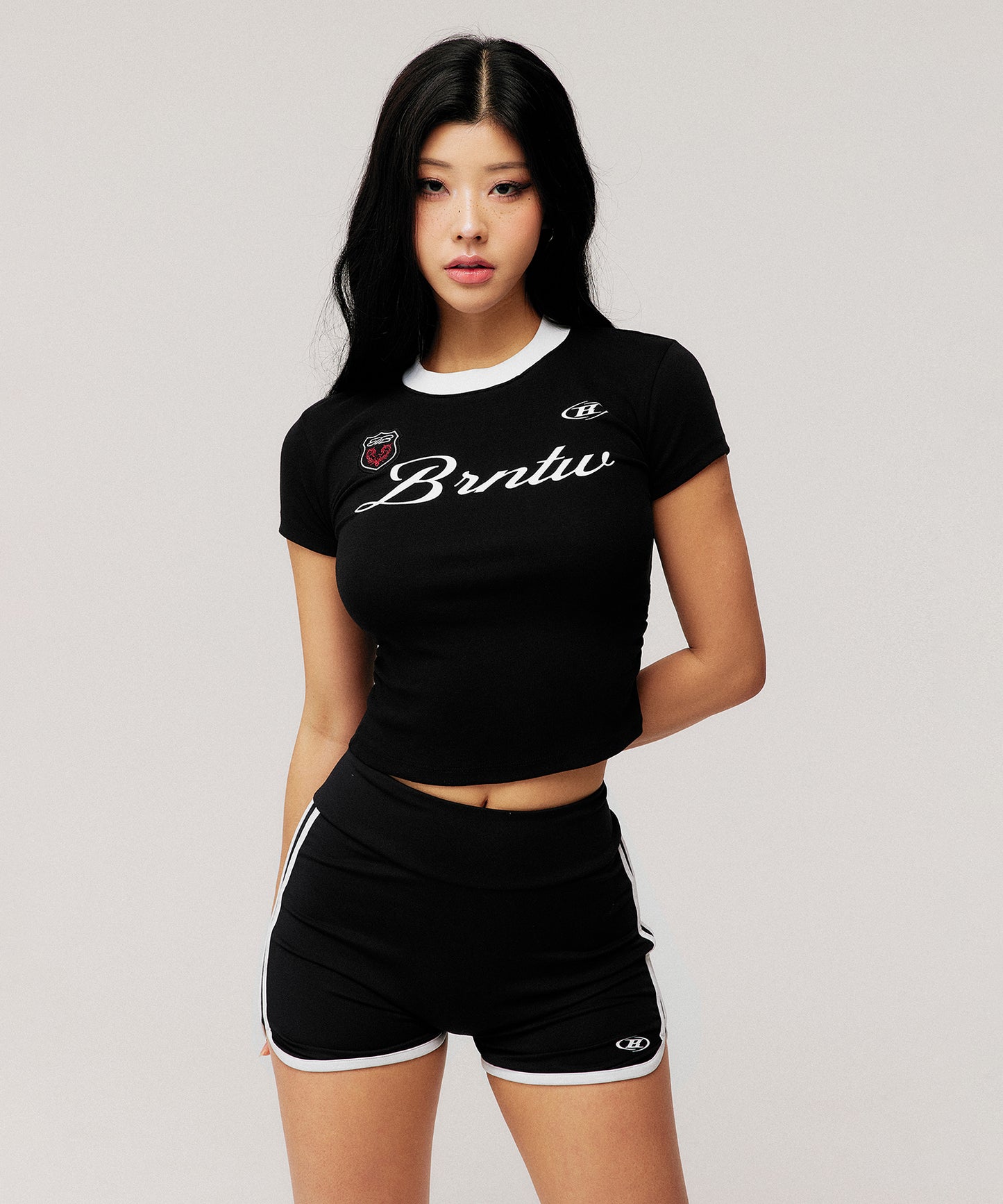 W SYMBOL B NYLON DOLPHIN SHORTS [BLACK]