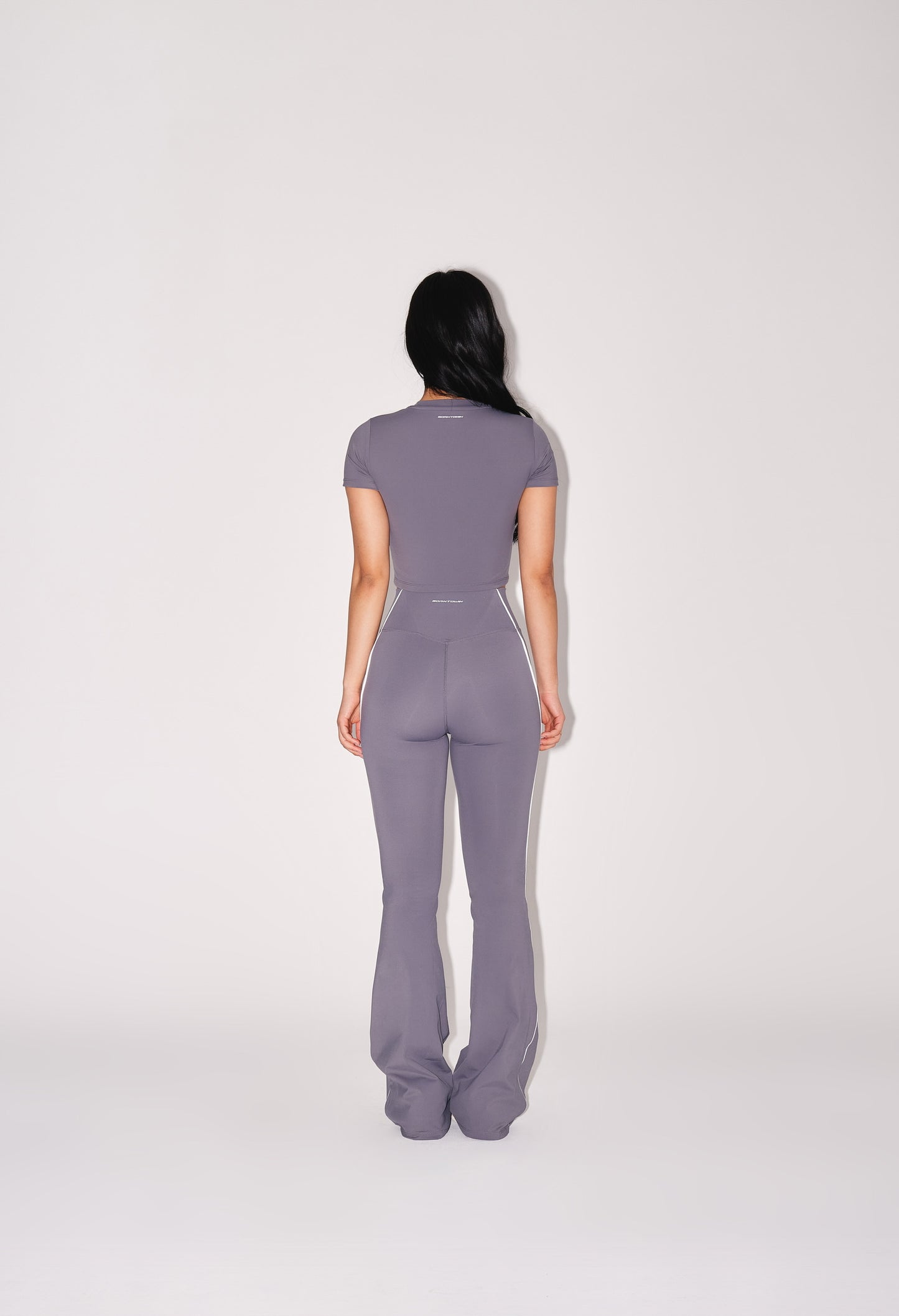 IN STOCK* W QUICK DRY EMBLEM SEMI CROP T-SHIRTS [CHARCOAL]