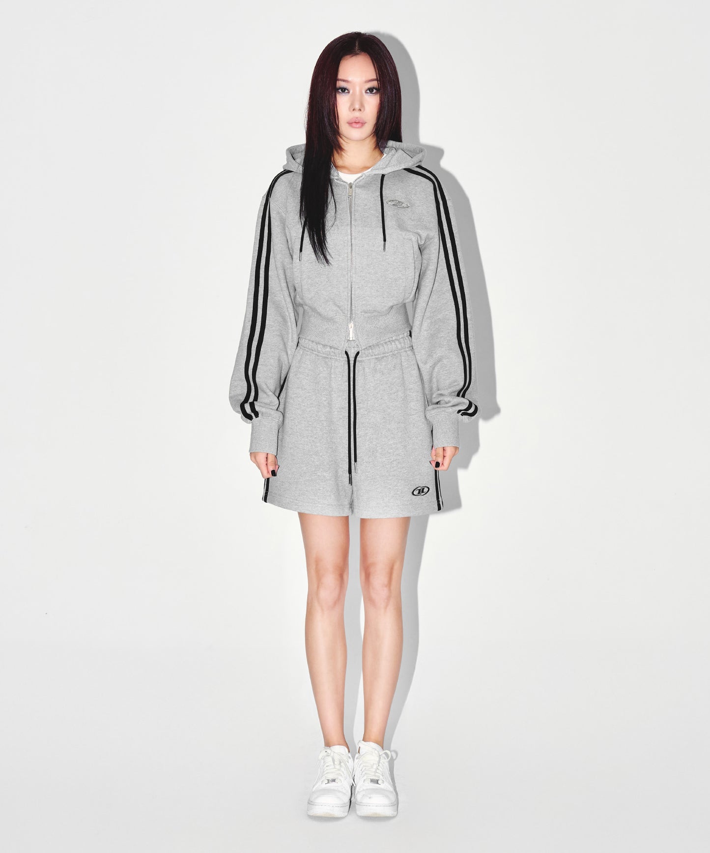 W CHROME B TRACK LINE CROP HOODIE ZIP-UP [MELANGE GREY]