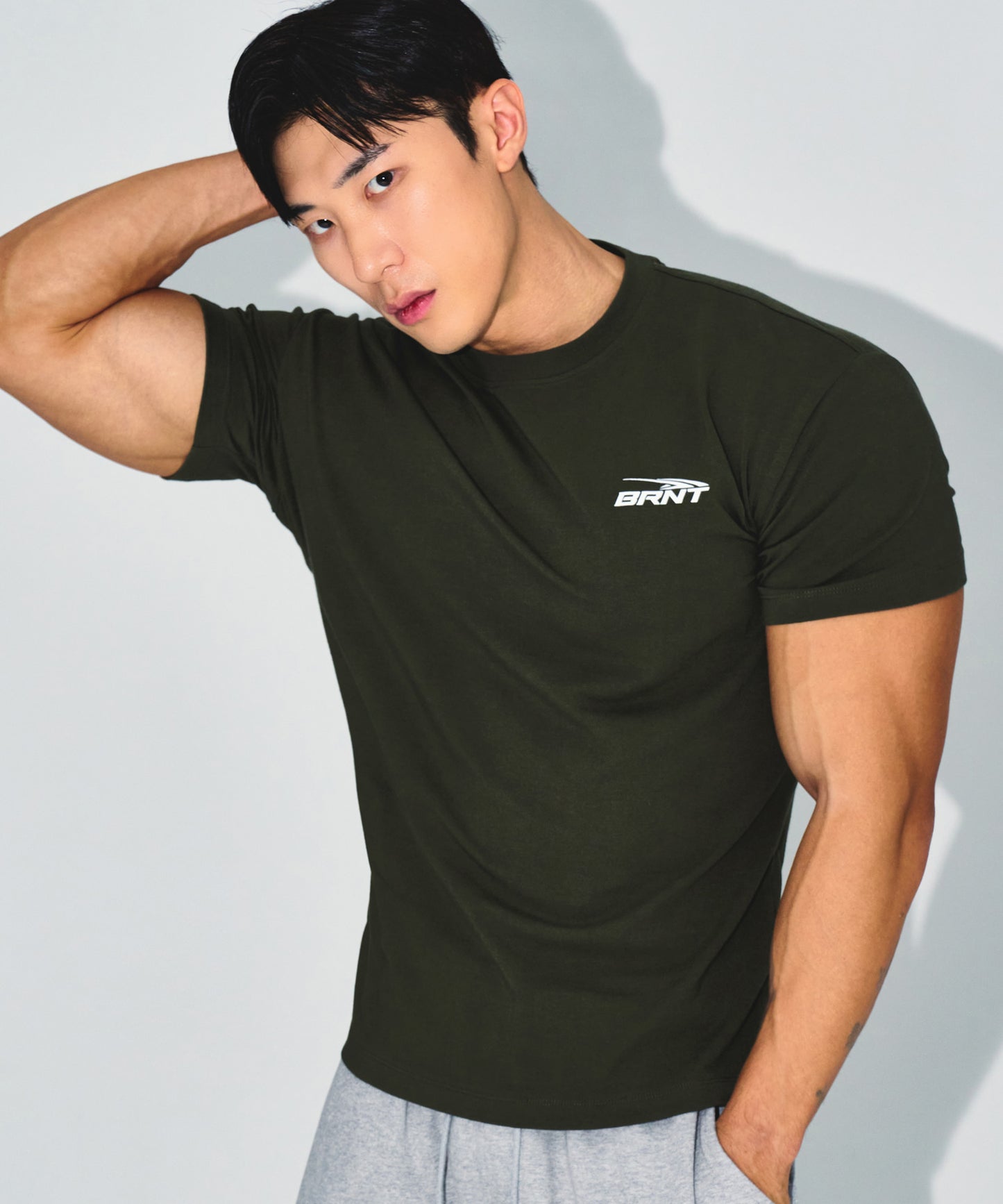 BRNT BACK LOGO MUSCLE FIT T-SHIRTS [KHAKI]