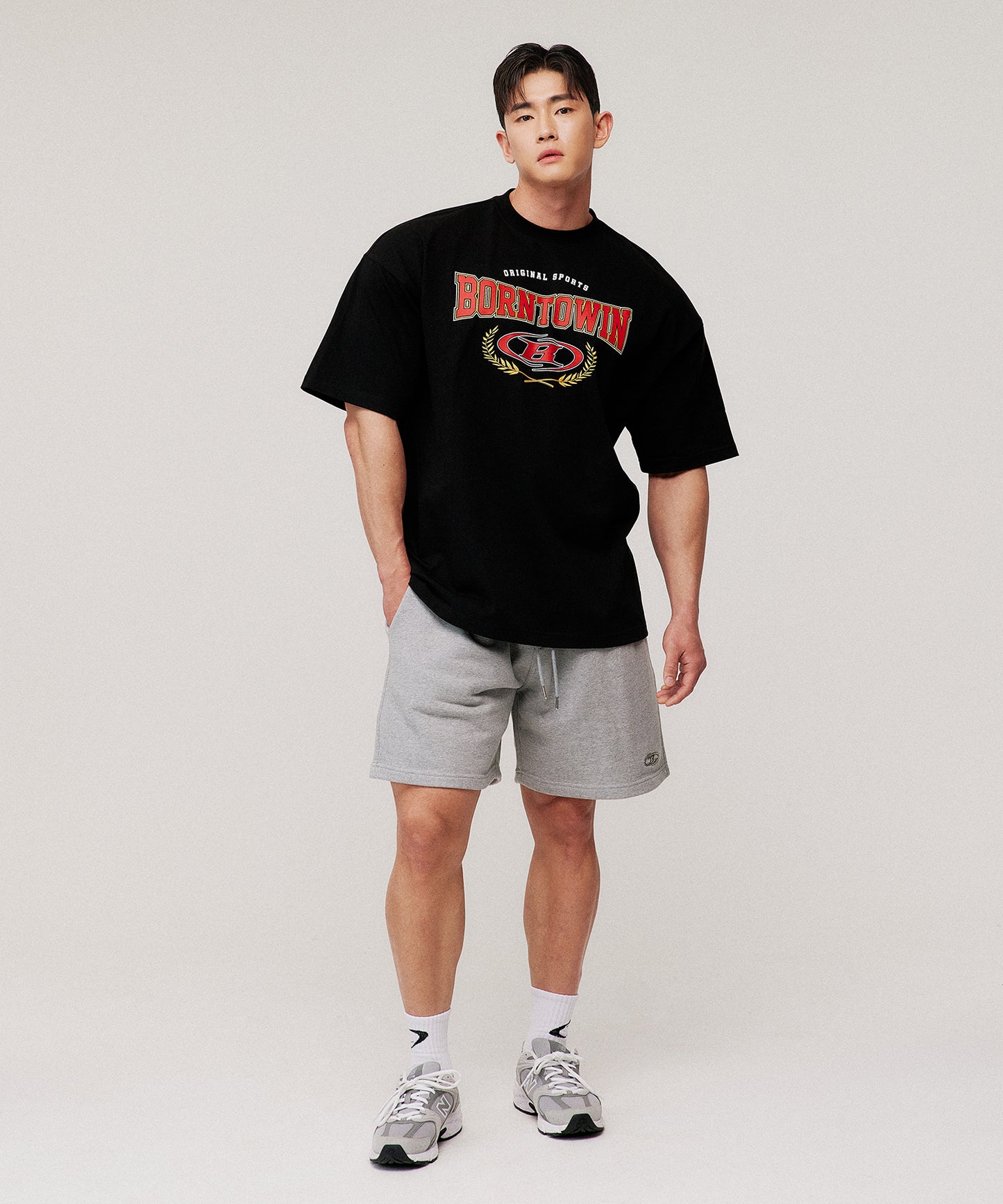 IN STOCK* SYMBOL B VICTORY SEMI OVER FIT T-SHIRTS [BLACK]