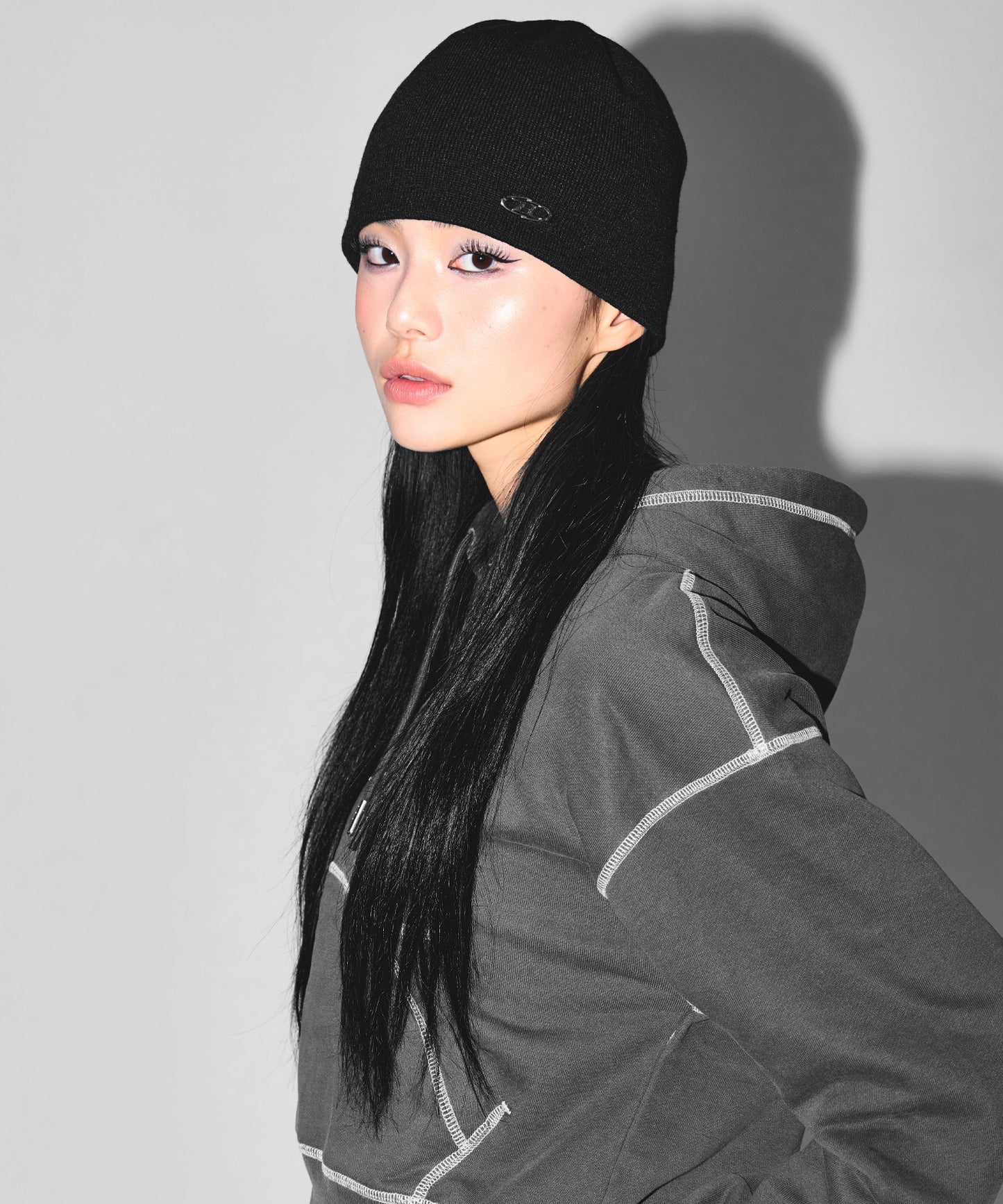 W PIGMENT DYEING CROP HOODIE [CHARCOAL]