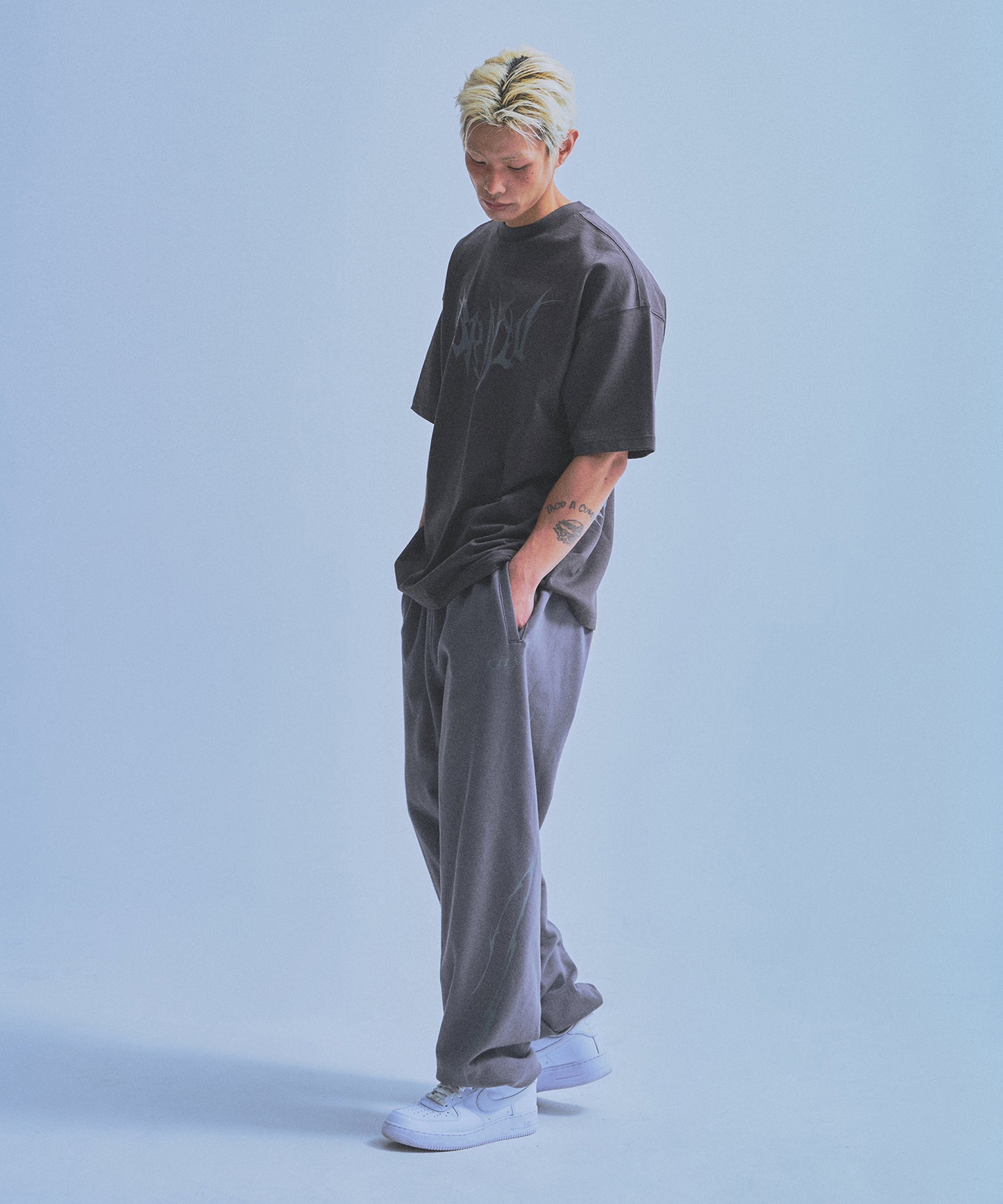 TRIBAL SEMI OVER FIT T-SHIRTS [CHARCOAL]