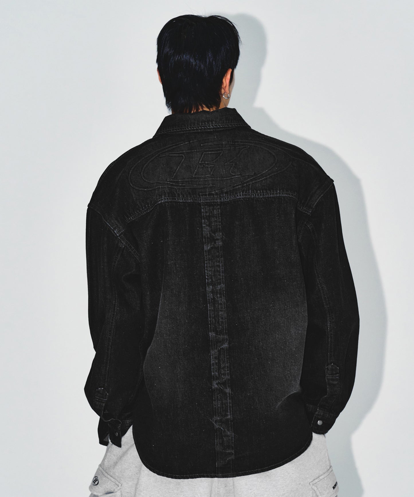 WASHED DENIM OVER FIT SHIRTS [BLACK DENIM]