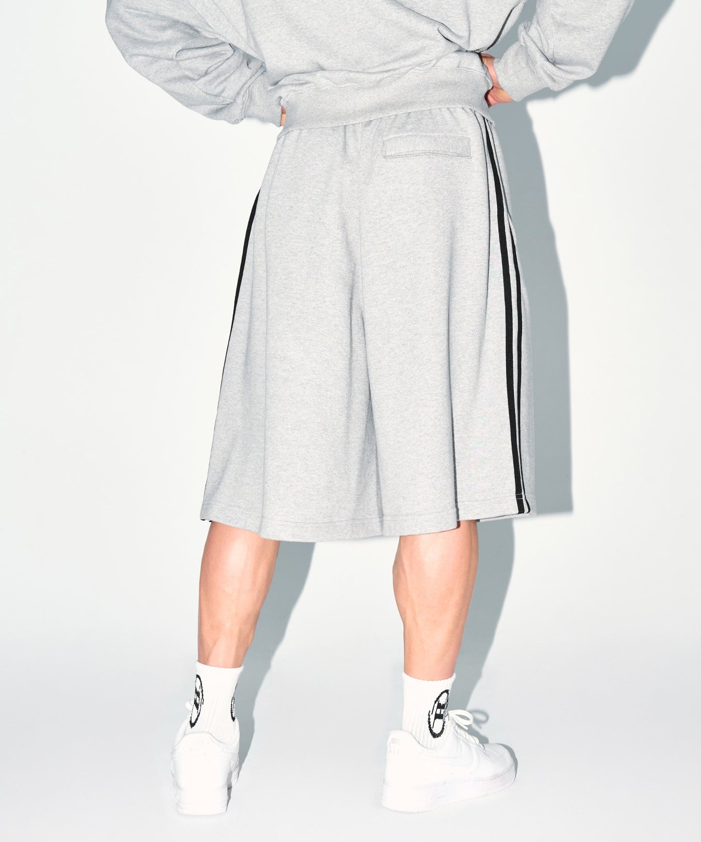 CHROME B TRACK LINE BERMUDA PANTS [MELANGE GREY]