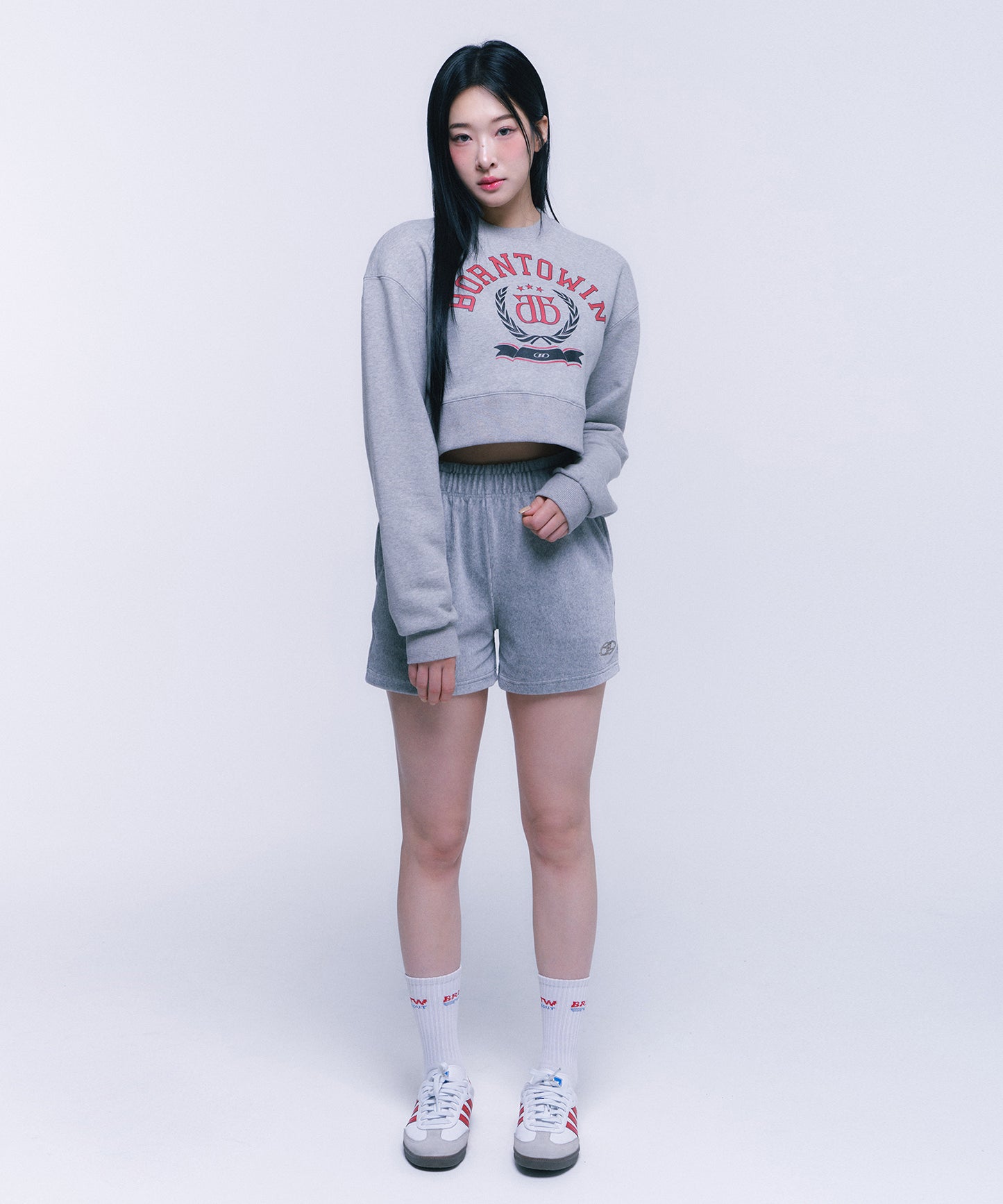 DOUBLE B EMBLEM CROP SWEATSHIRTS [MELANGE GREY]