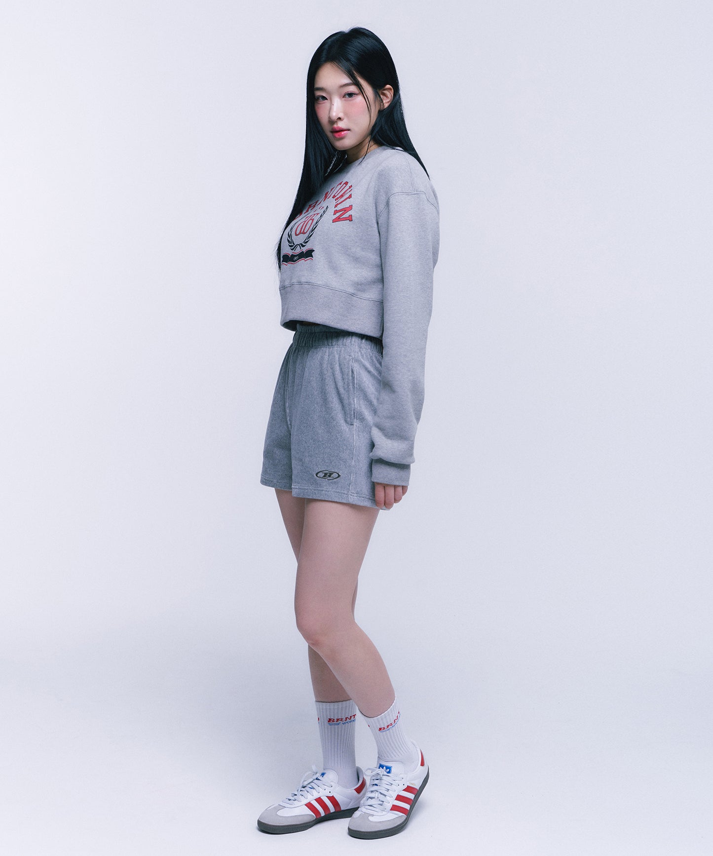 DOUBLE B EMBLEM CROP SWEATSHIRTS [MELANGE GREY]