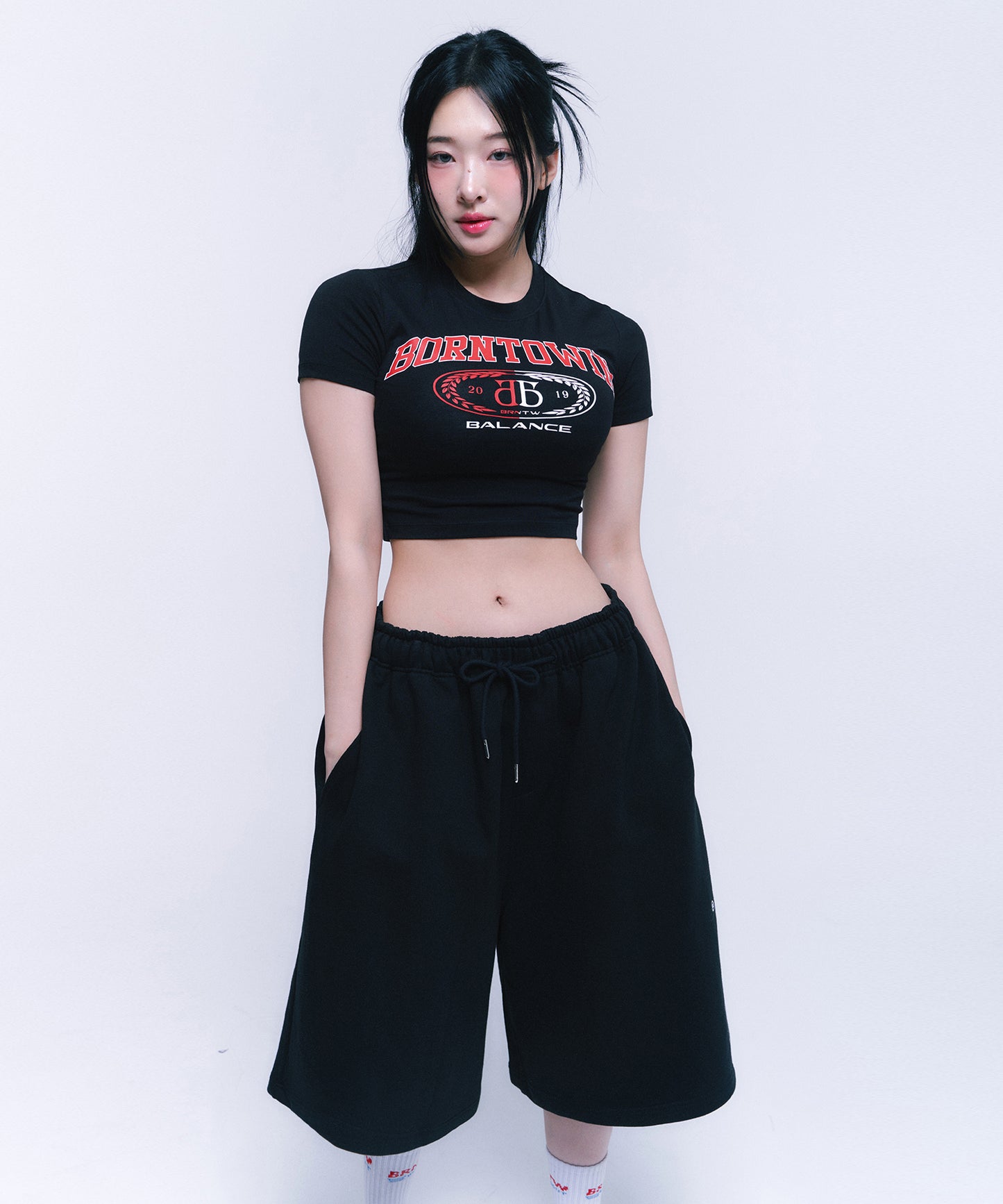 DOUBLE B EMBLEM CROP T-SHIRTS [BLACK]