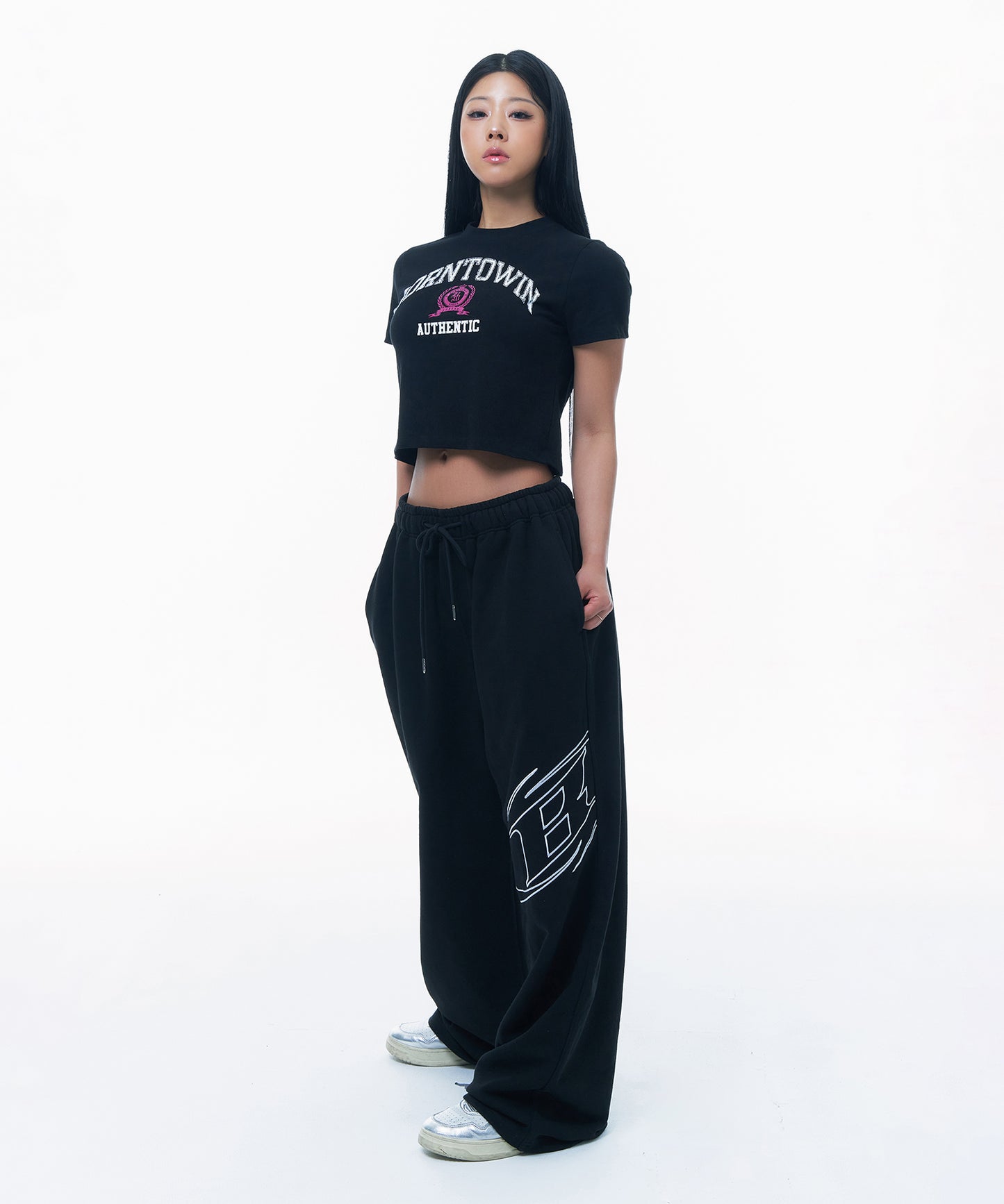 CRACK BORNTOWIN EMBLEM CROP T-SHIRTS [BLACK]