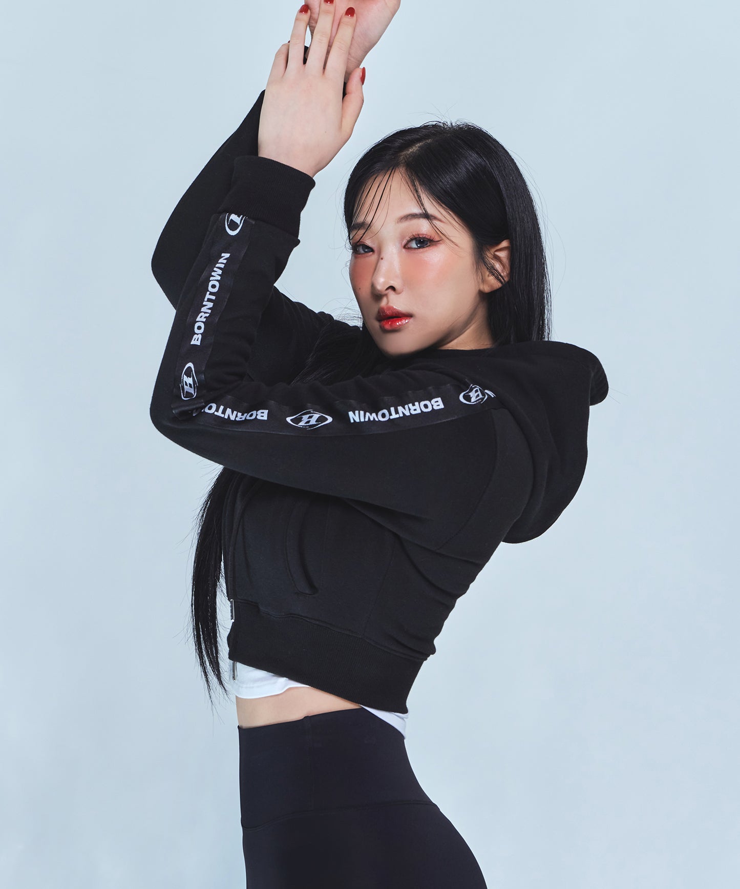 CHROME B BLACK LINE CROP ZIP-UP HOODIE [BLACK]