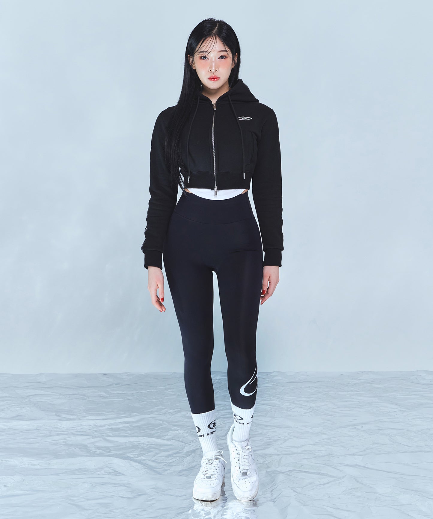 CHROME B BLACK LINE CROP ZIP-UP HOODIE [BLACK]