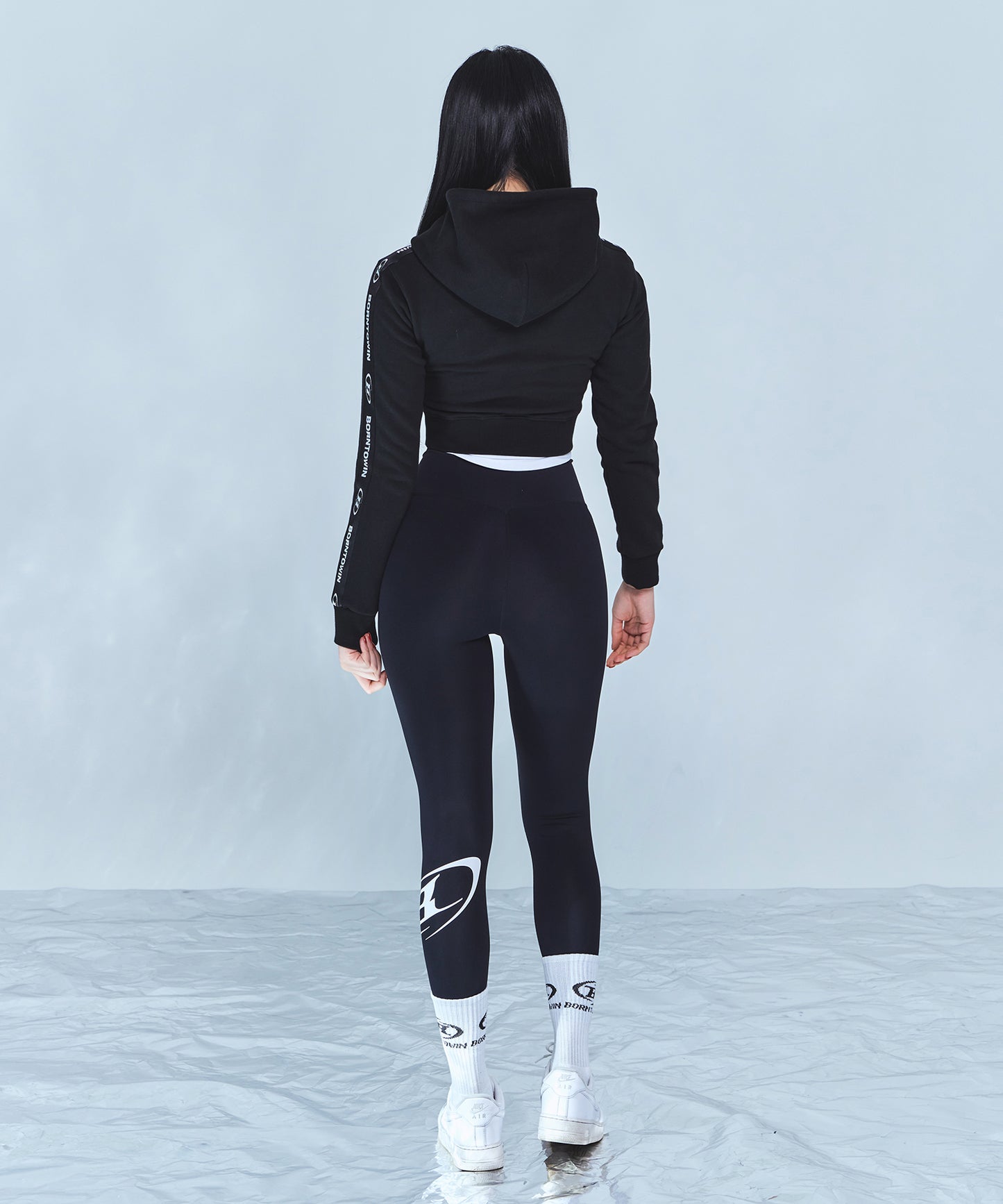 CHROME B BLACK LINE CROP ZIP-UP HOODIE [BLACK]